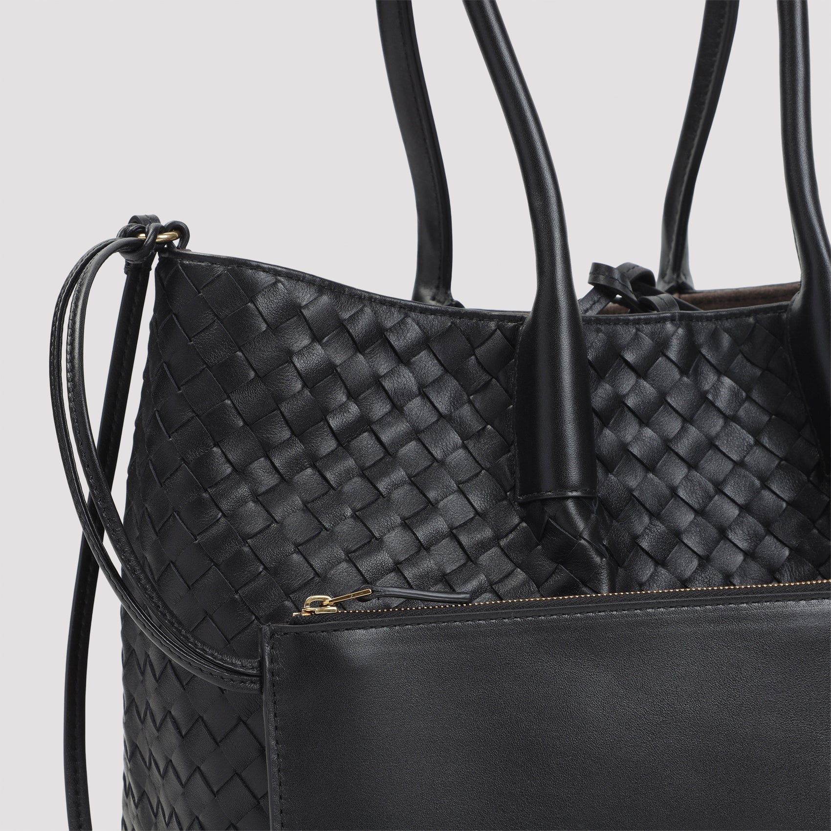 Bottega Veneta Pinacoteca Medium Handbag Women