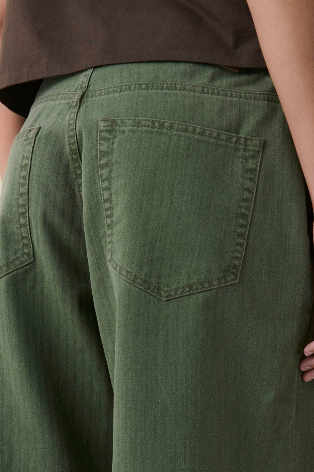 Belem Mid Rise Loose Fit Chinos In Chevron Green
