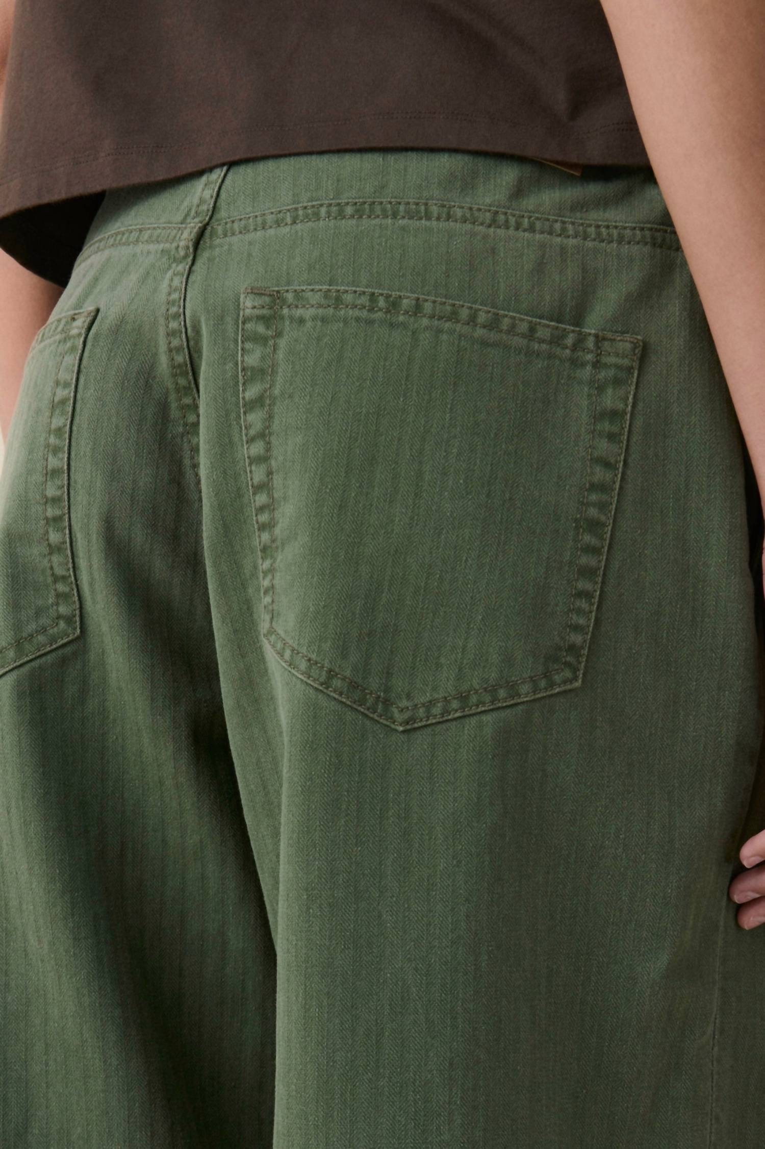 Belem Mid Rise Loose Fit Chinos In Chevron Green