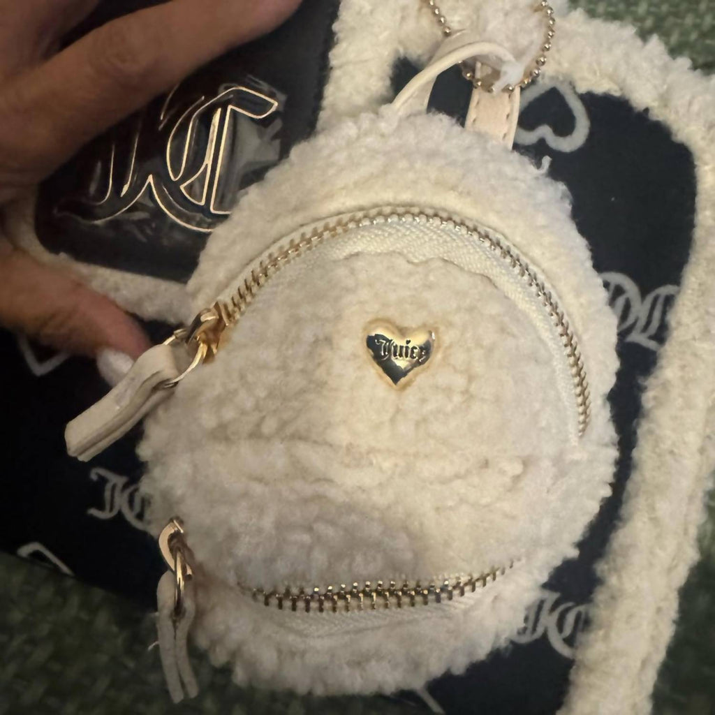 Women's Chic Handbag In Black And White