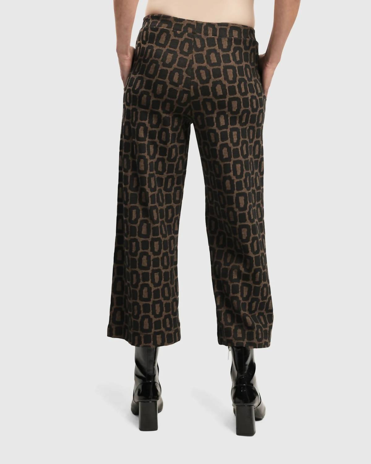 Dynamite Days Straight Leg Pants In Coffee