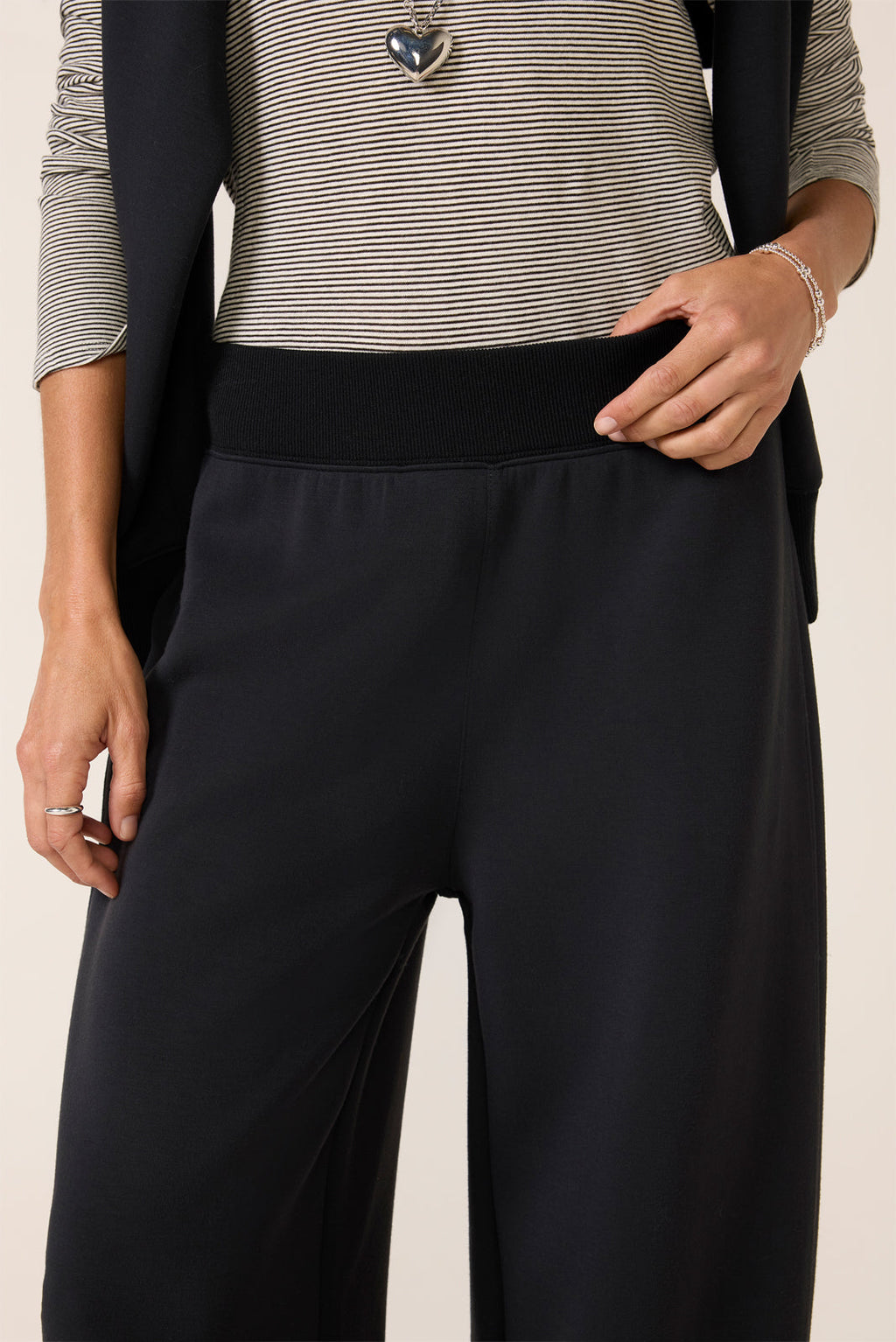 Women's Air Essentials Luxe Ankle Pants
