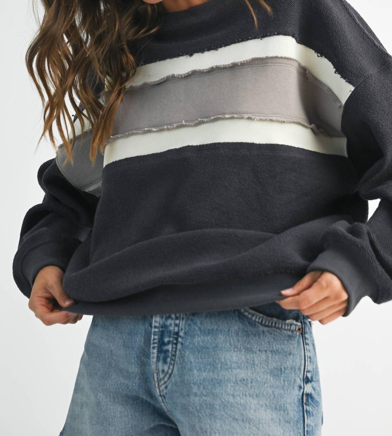 Winnie Crew Sweatshirt In Charcoal