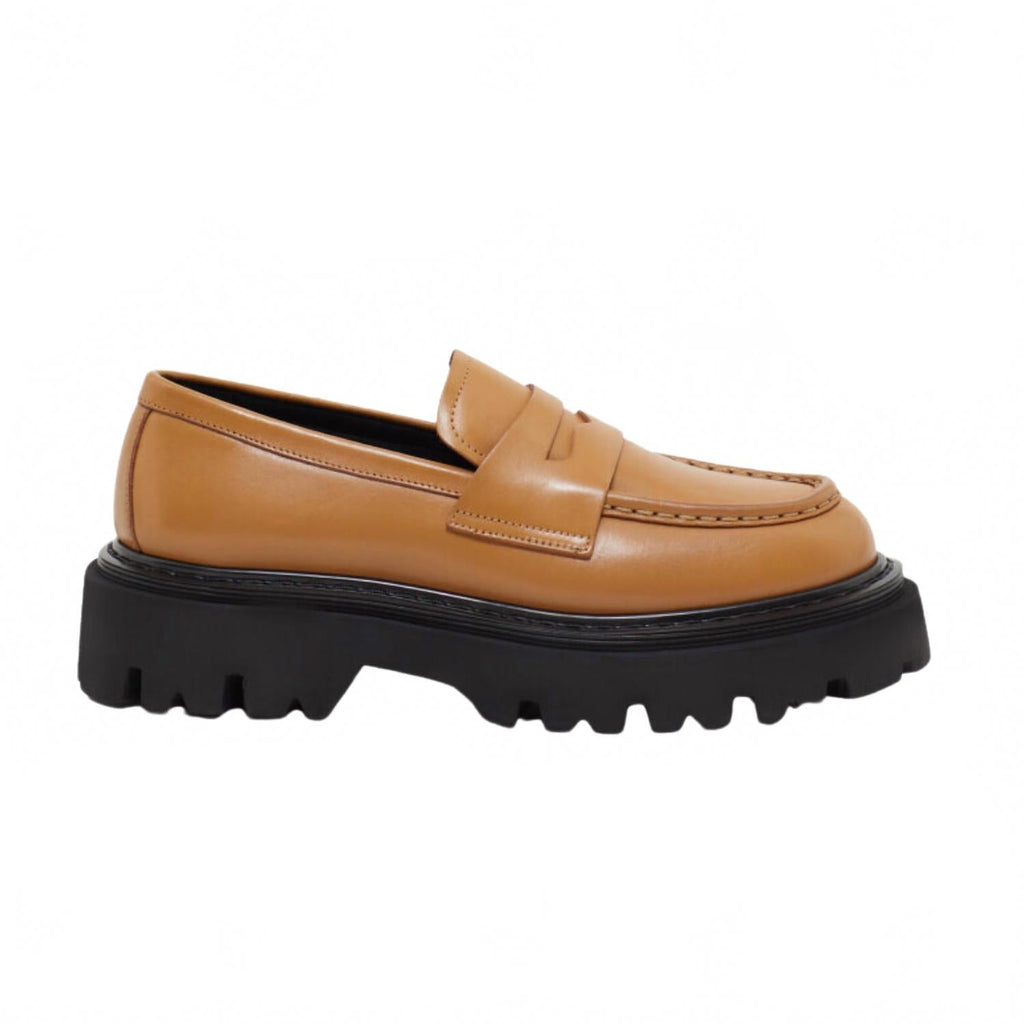 Women's Leather Loafer In Chino Beige