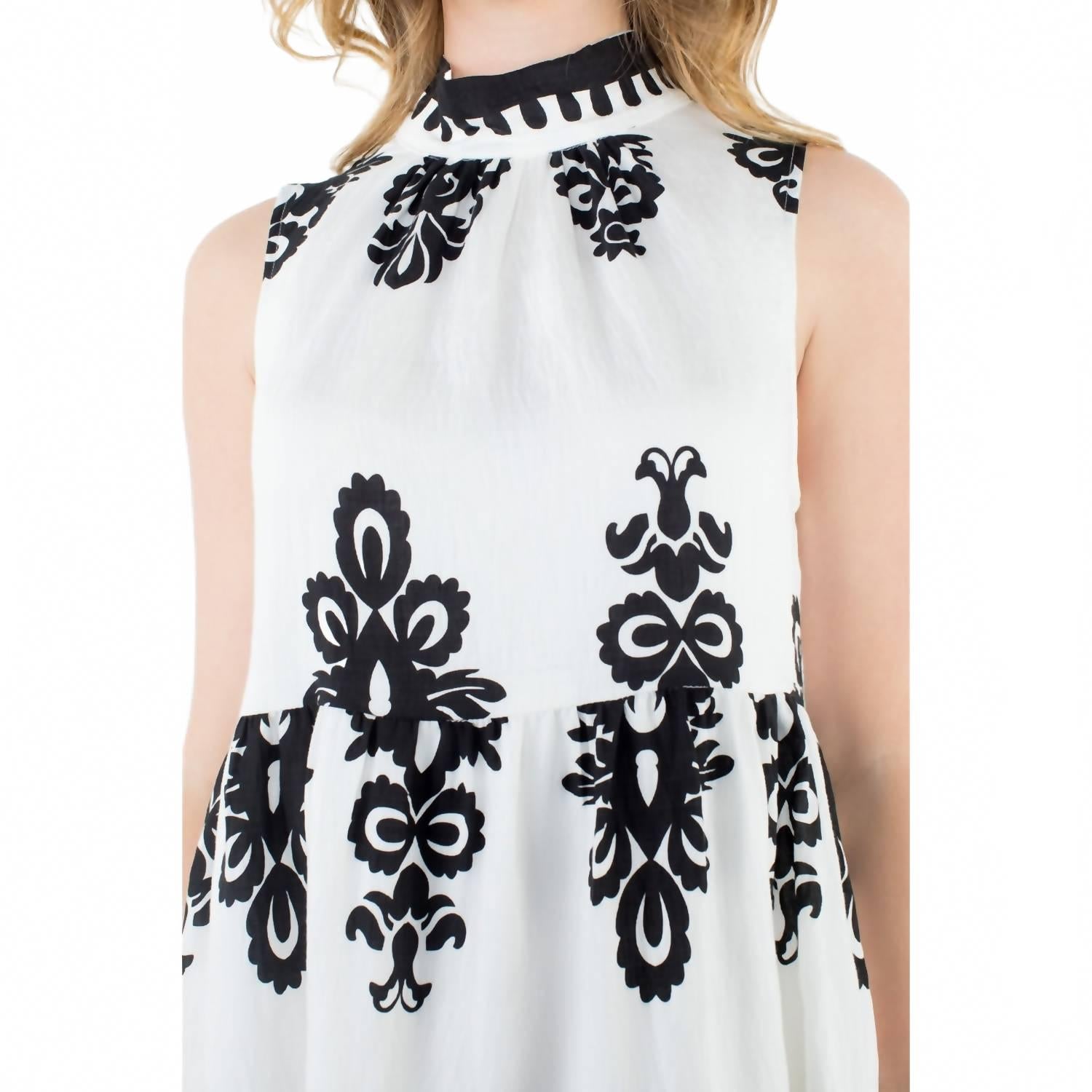 Sleeveless Tiered Midi Dress In White / Black
