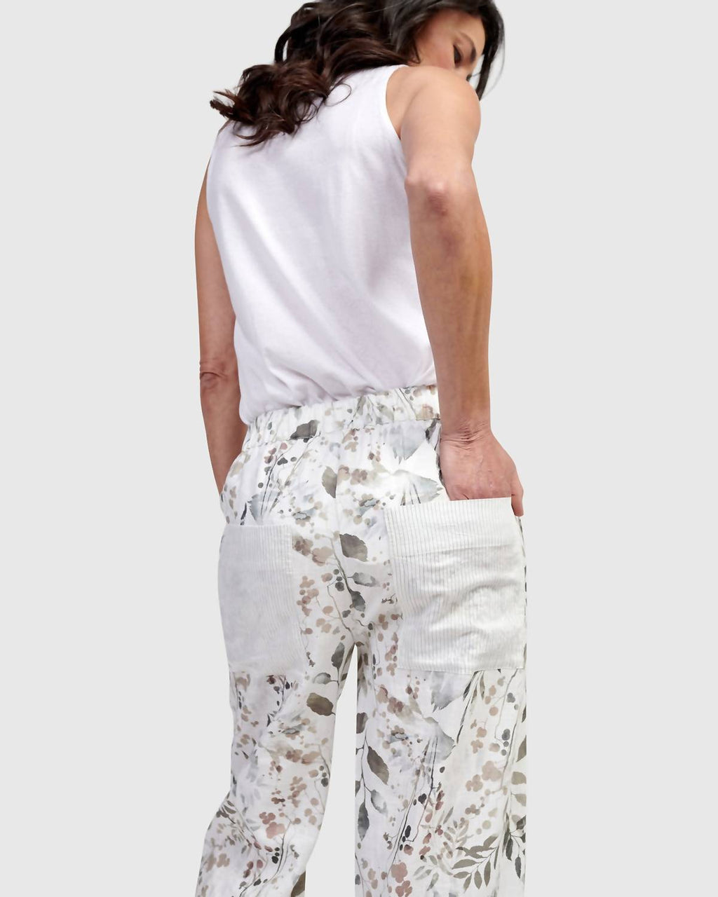 Essential Sleeveless Top In White