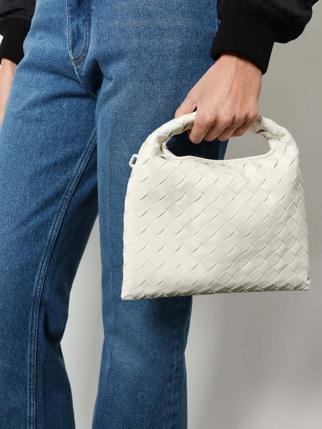 Bottega Veneta Women Mini Hop Leather Crossbody Bag With Intrecciato Pattern