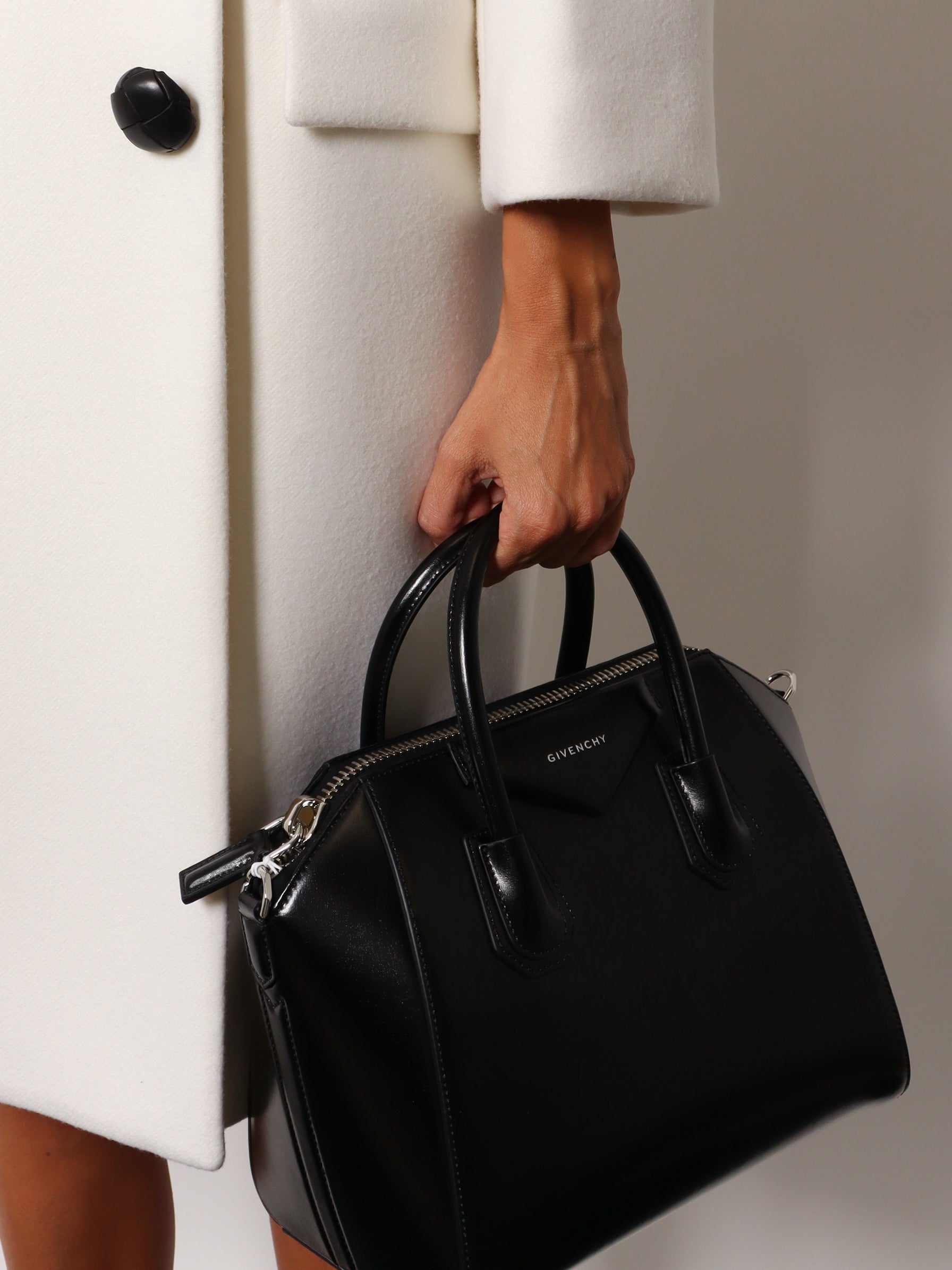 Givenchy Women Antigona Leather Shoulder Bag