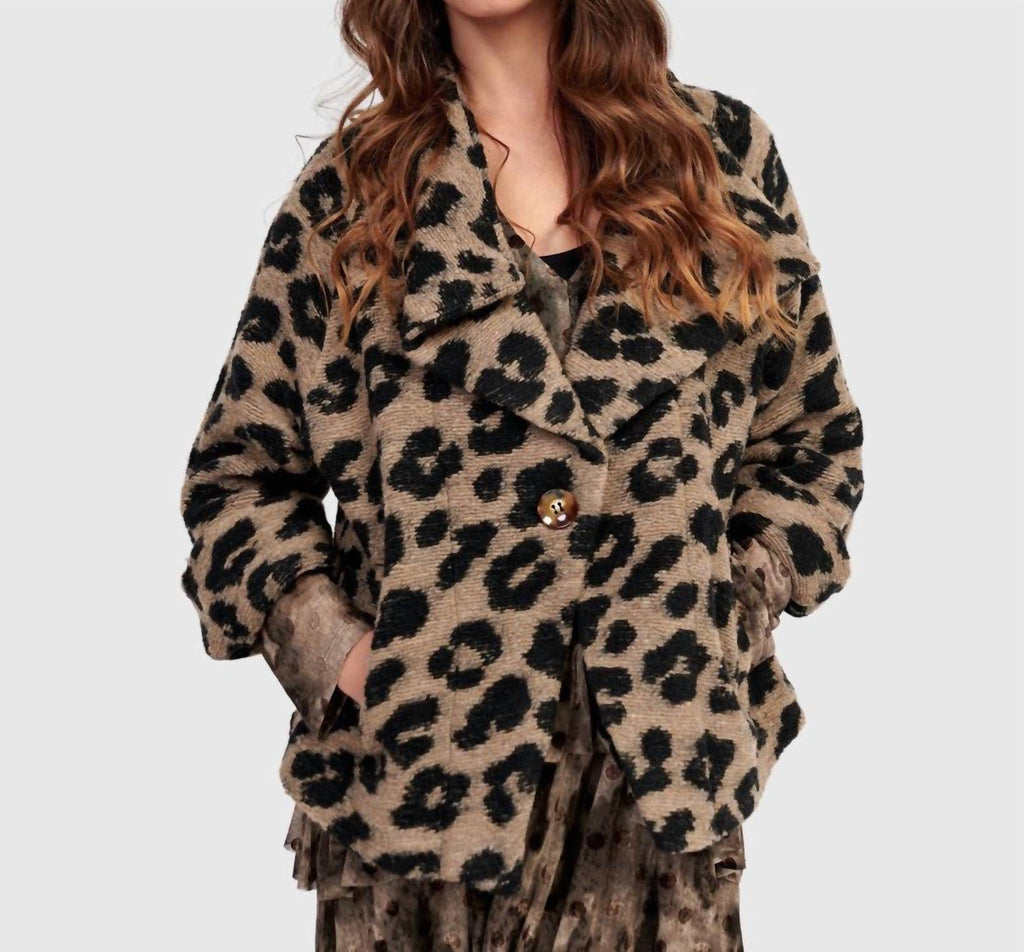 Wildcard Cozy Jacket In Leopard
