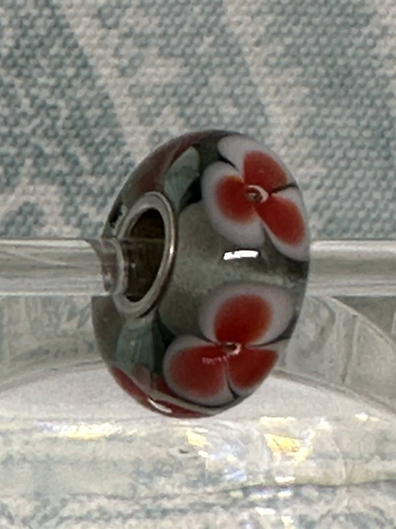 Women's Universal Unique Flower Bead Charm In Green/ Red