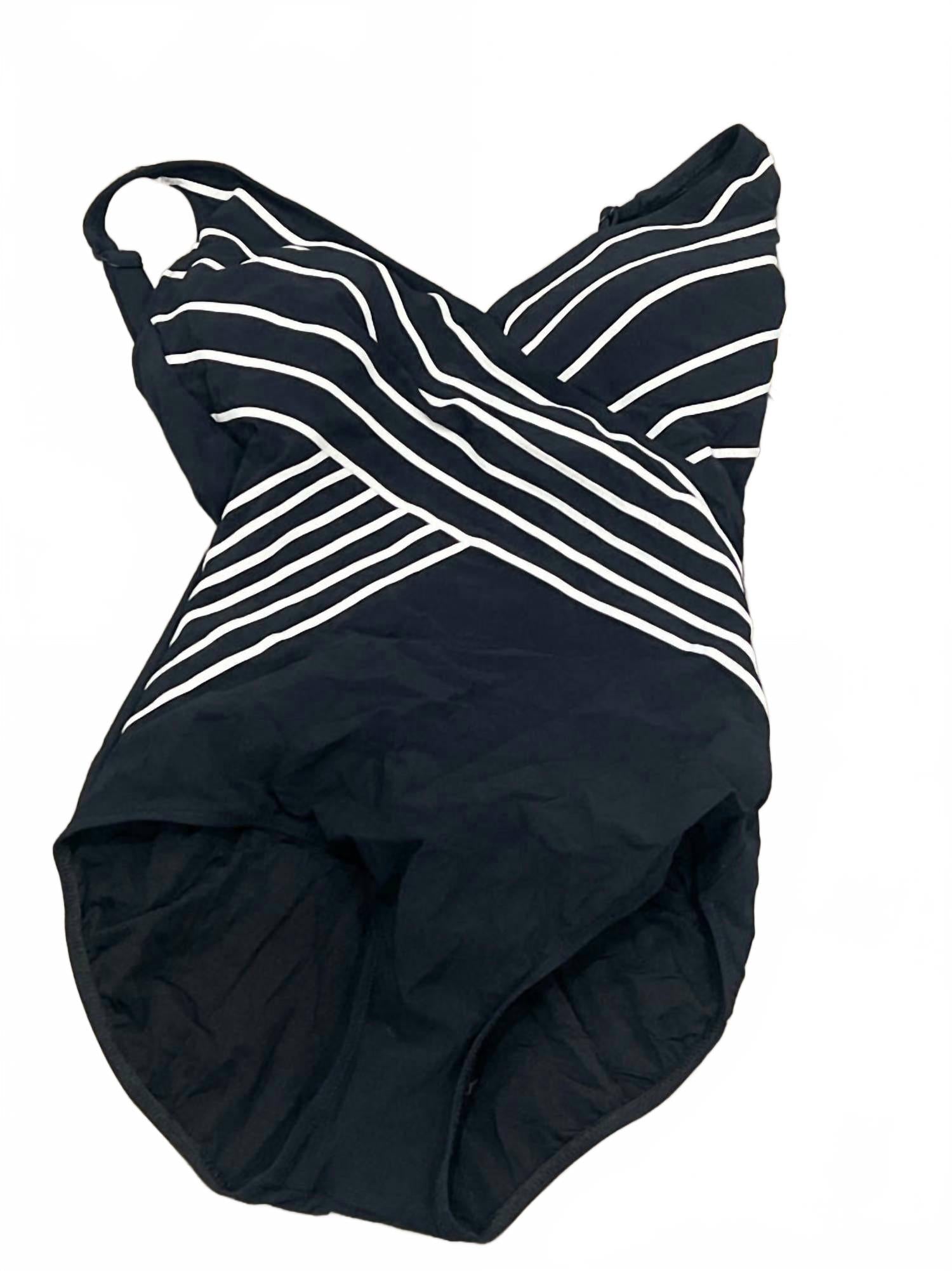 Women’S Embrace V-Neck Surplice One Piece Swimsuit In Black/white