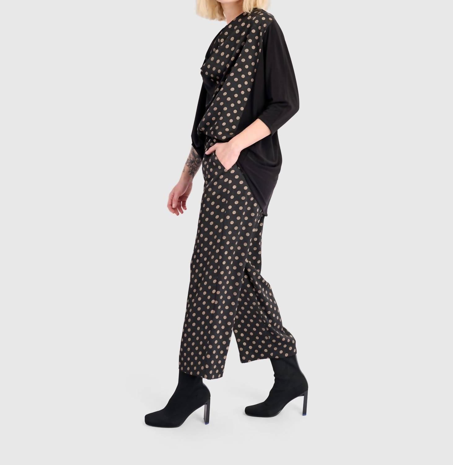 Coupe Draped Top In Black/bronze Dots