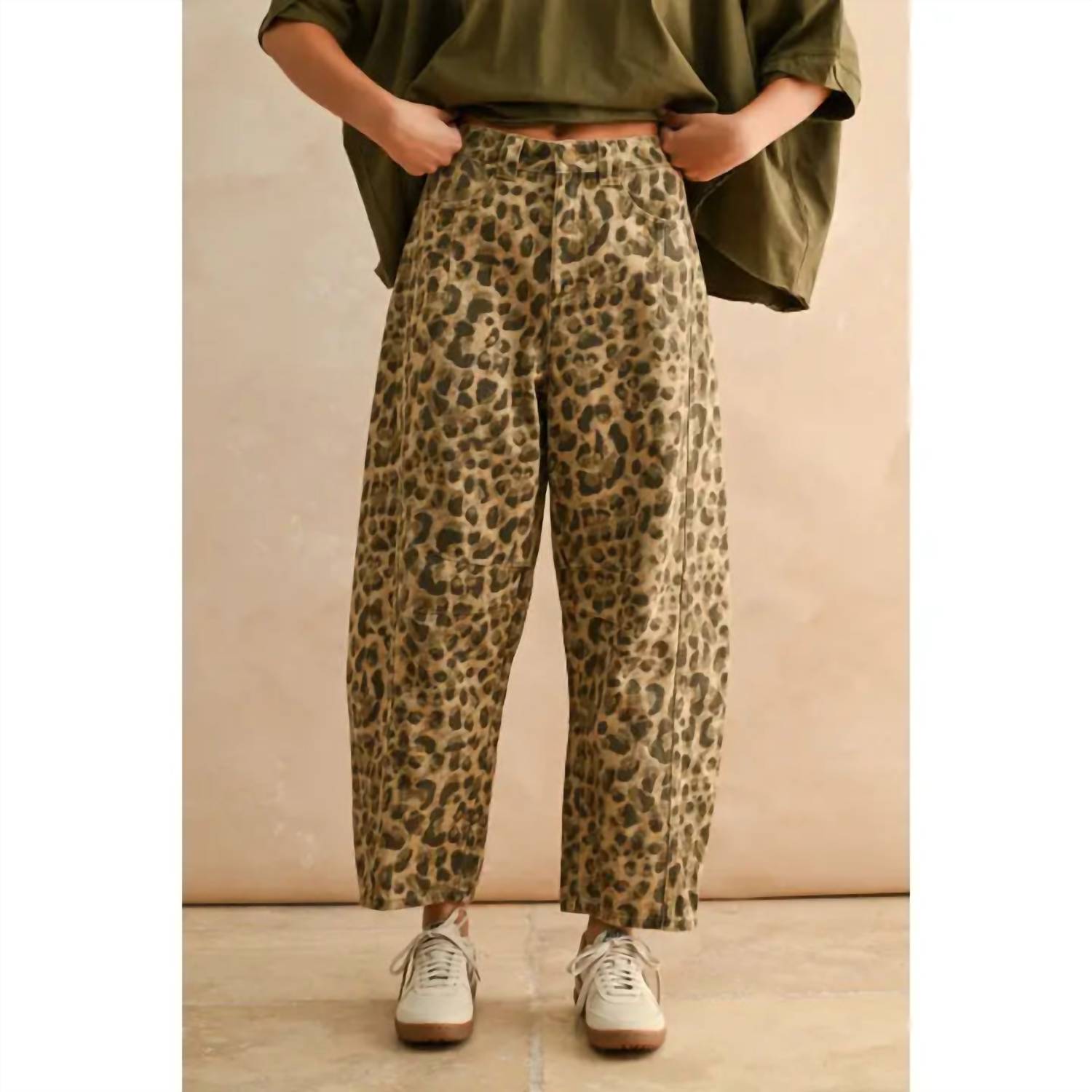 Wide Leg Barrel Jeans In Leopard