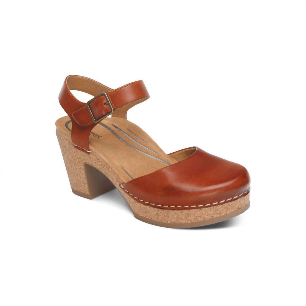Women's Finley Clogs In Cognac