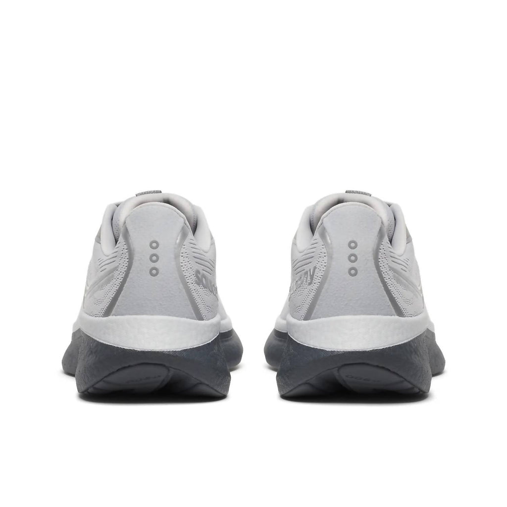 Men's Guide 18 Wide Running Shoes In Cloud Shadow