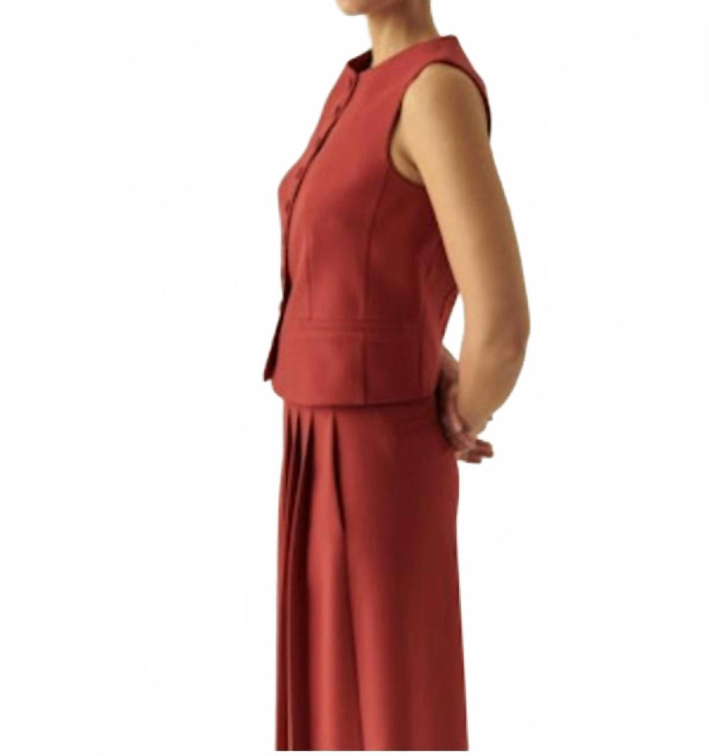 Elowyn Sleeveless Vest In Red