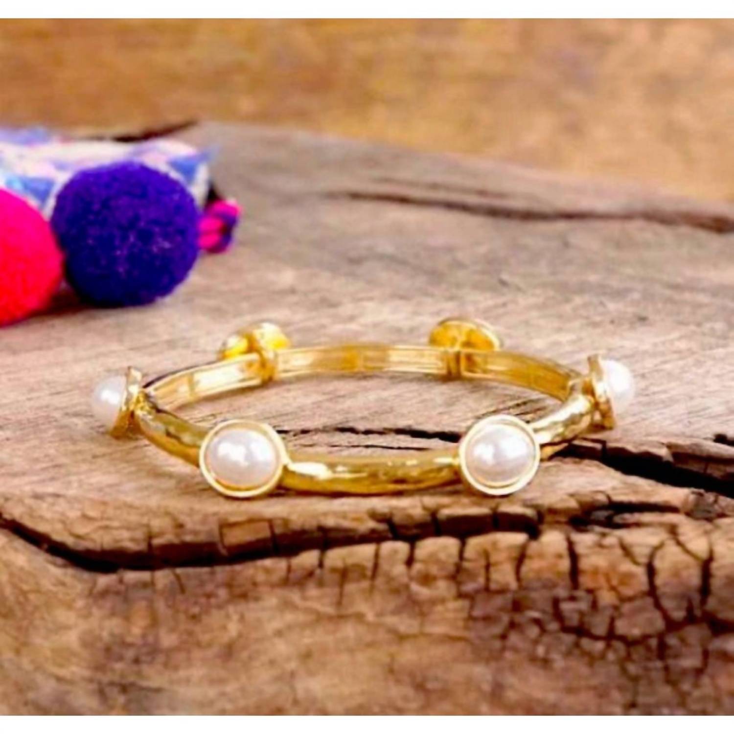 Women's Pearl Hammered Stretch Bangle Bracelet In Gold