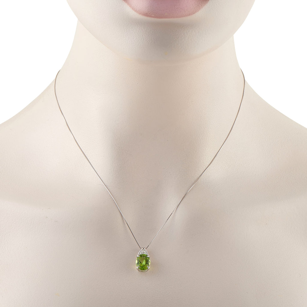 LB Exclusive Platinum 0.09ct Diamond and Peridot Pendant Necklace MF09-041326