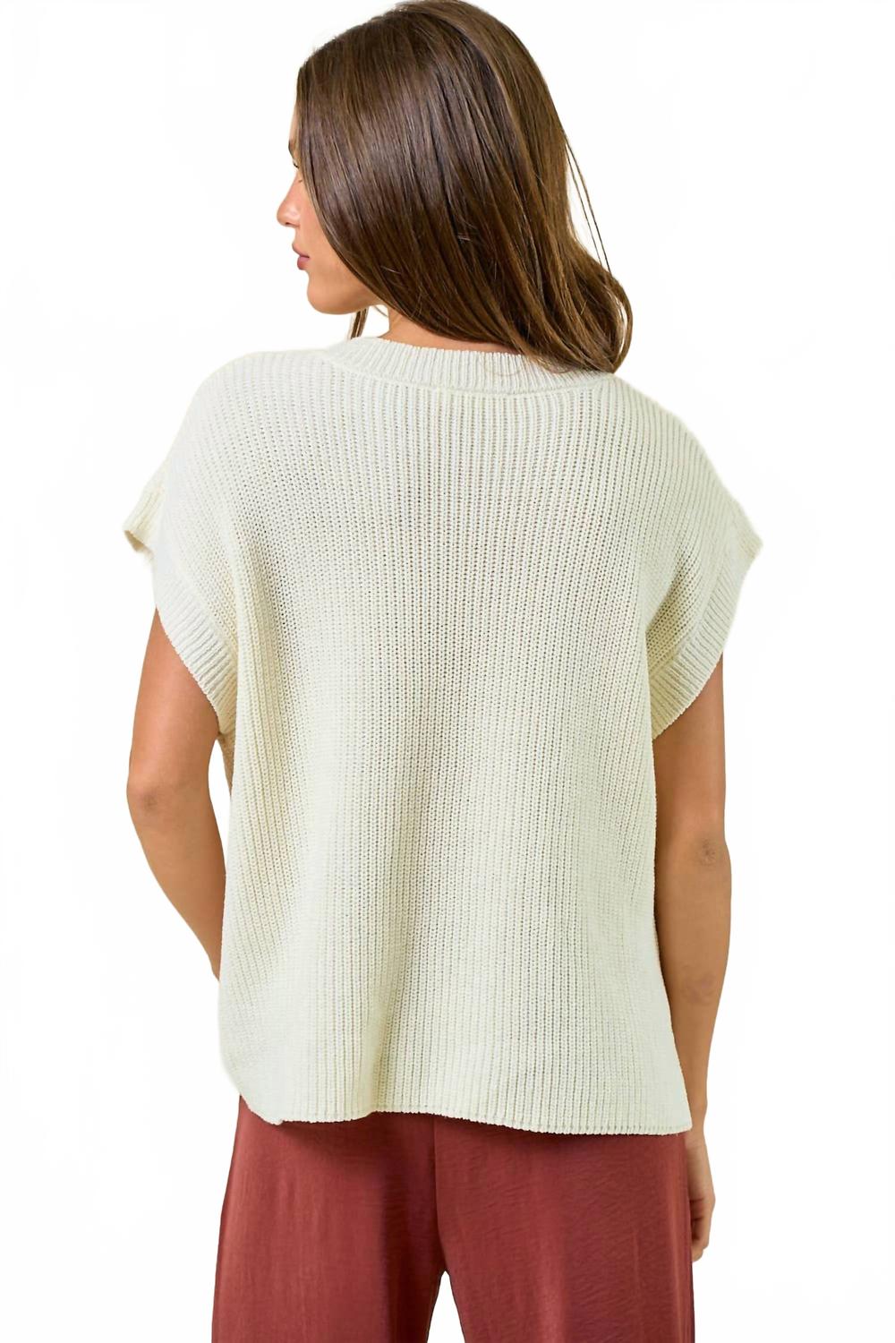 Horseshoe Ribbed Sweater Vest In Cream/ Blue