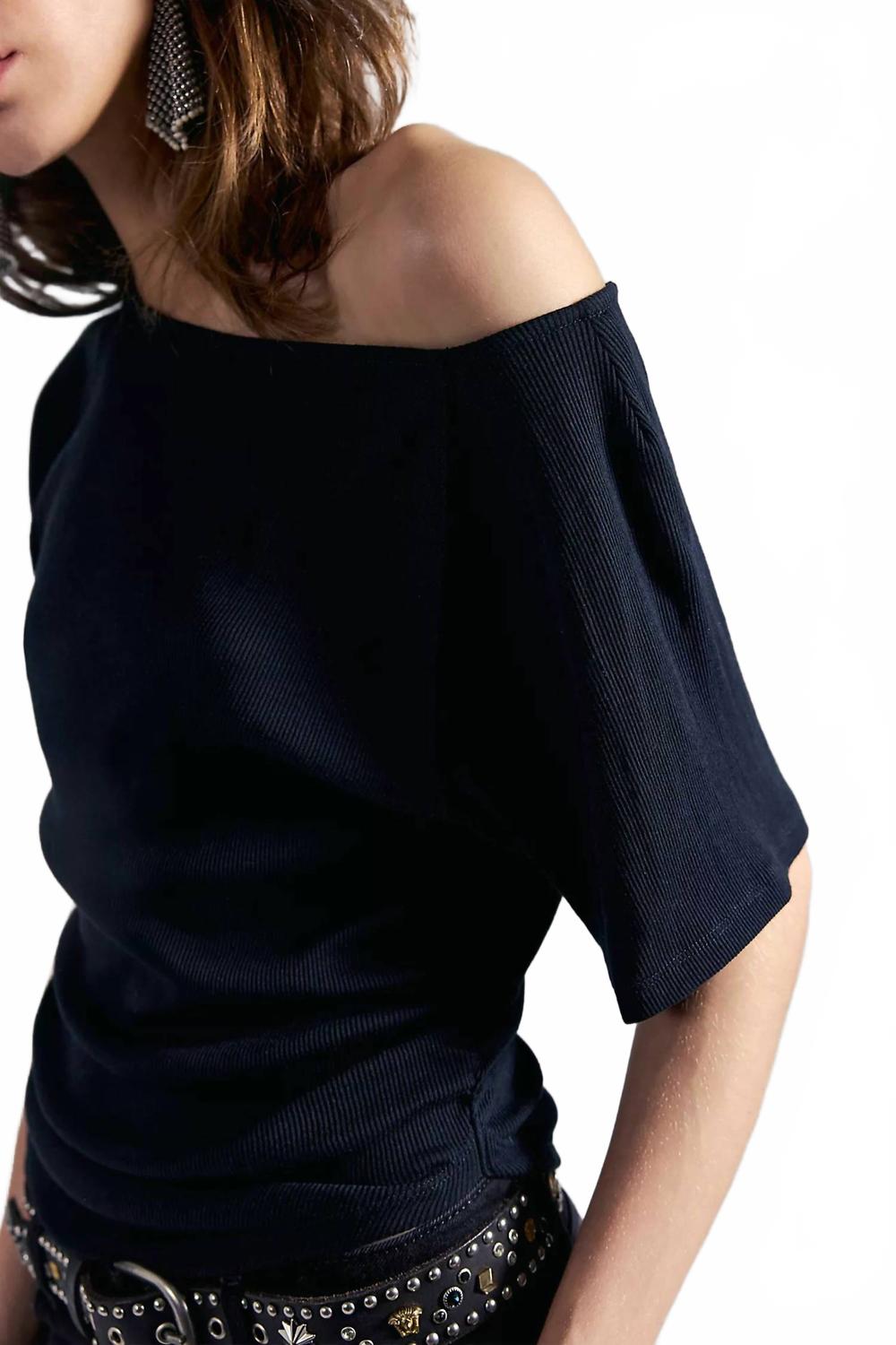 Lucy Off-The-Shoulder Tee In Black