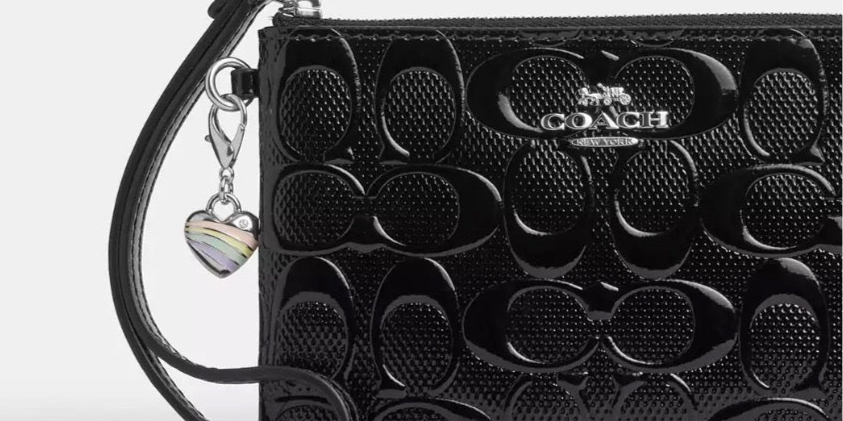 NWT Coach Corner Zip Wristlet In Signature Leather With Heart Charm In Silver/Black
