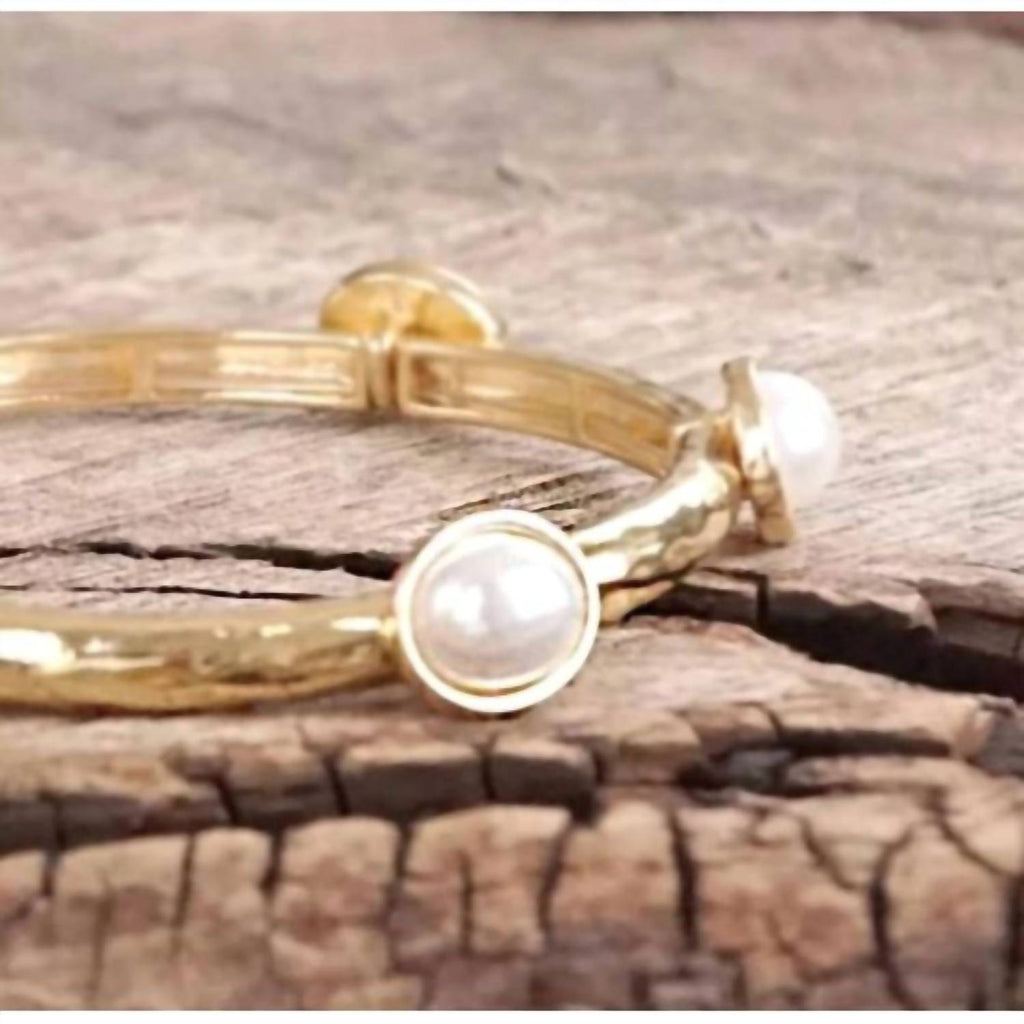 Women's Pearl Hammered Stretch Bangle Bracelet In Gold