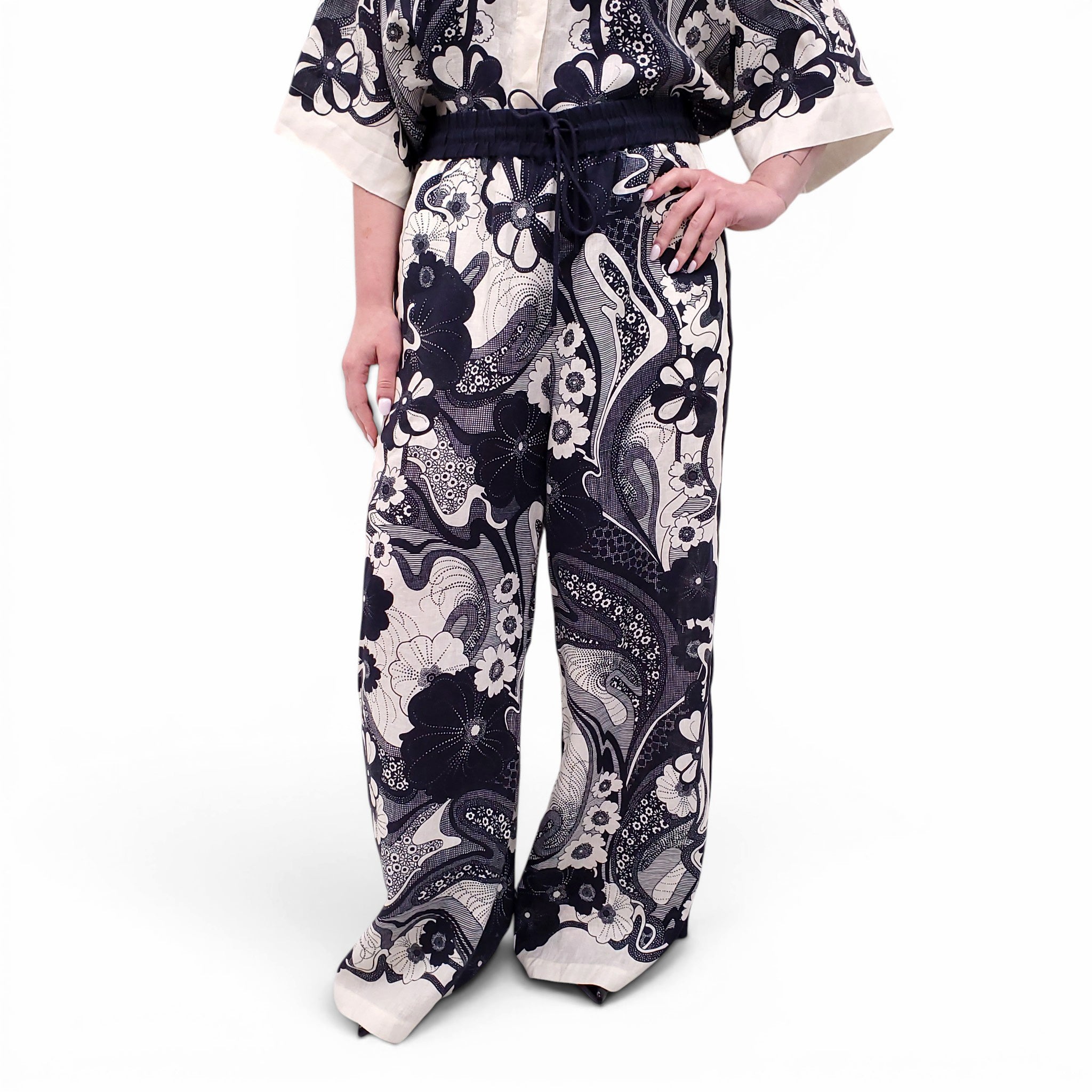 ALEMAIS CREAM AND NAVY FLAX LINEN FLORAL SET - SIZE 12