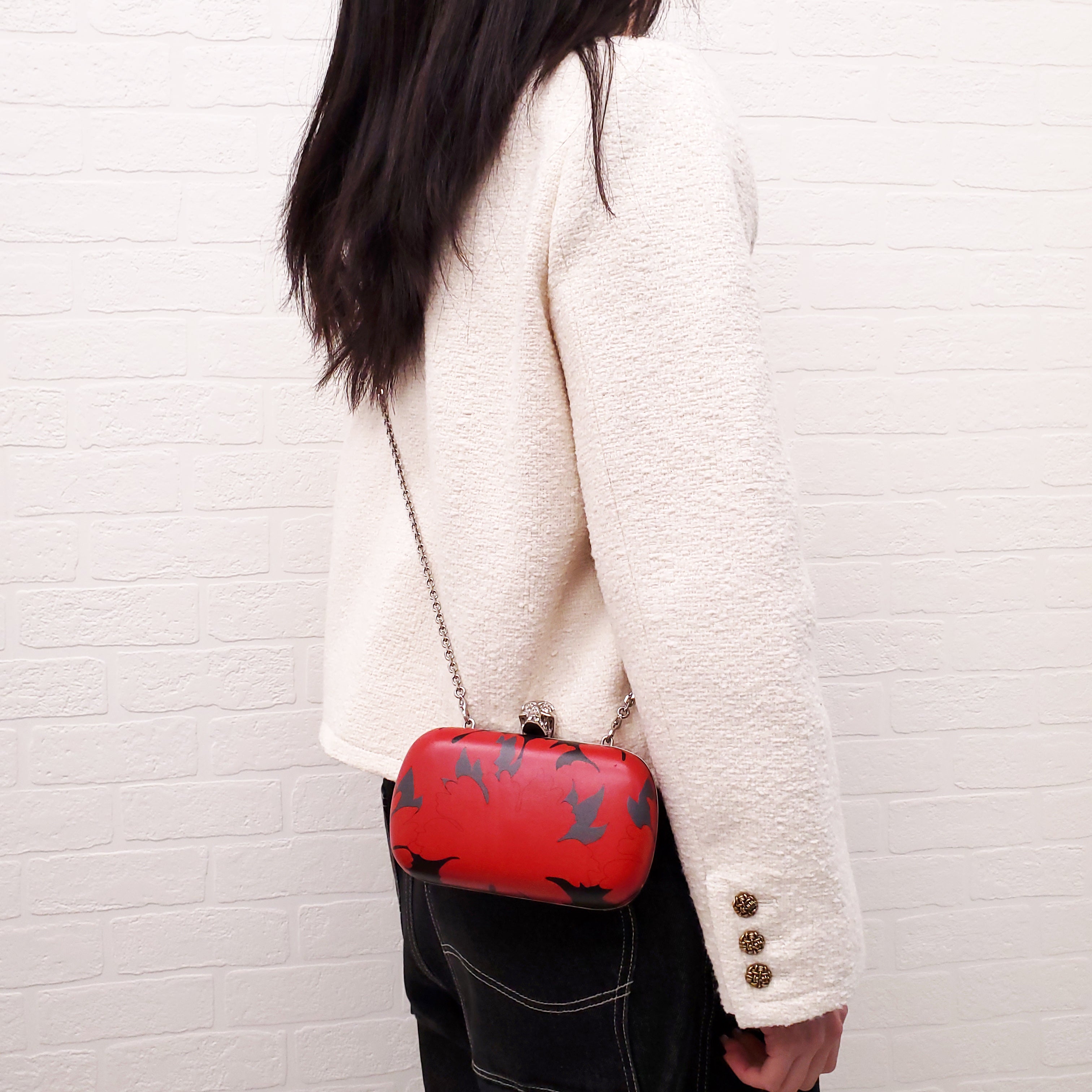 ALEXANDER MCQUEEN RED AND BLACK PATTERNED SKULLS CLUTCH