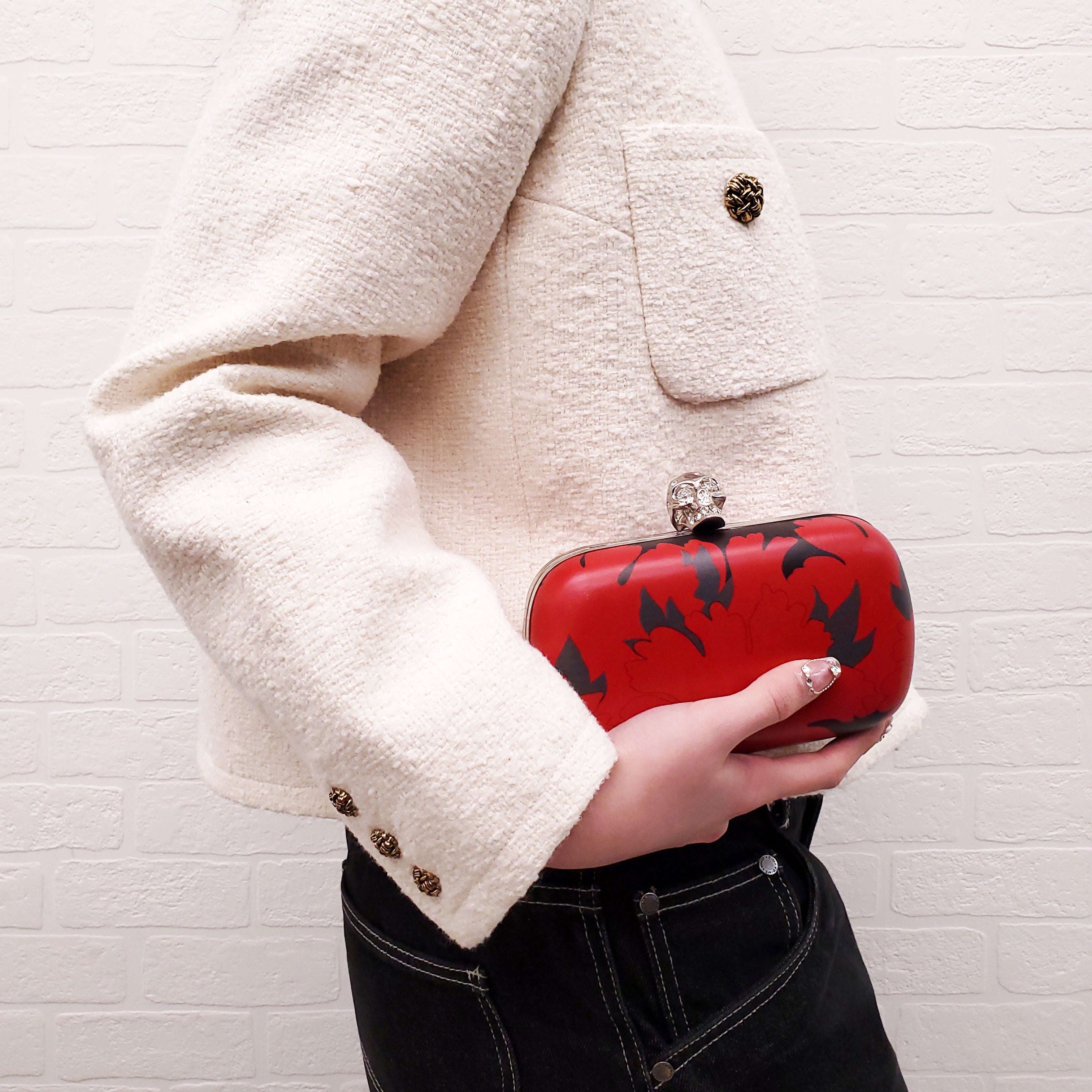 ALEXANDER MCQUEEN RED AND BLACK PATTERNED SKULLS CLUTCH