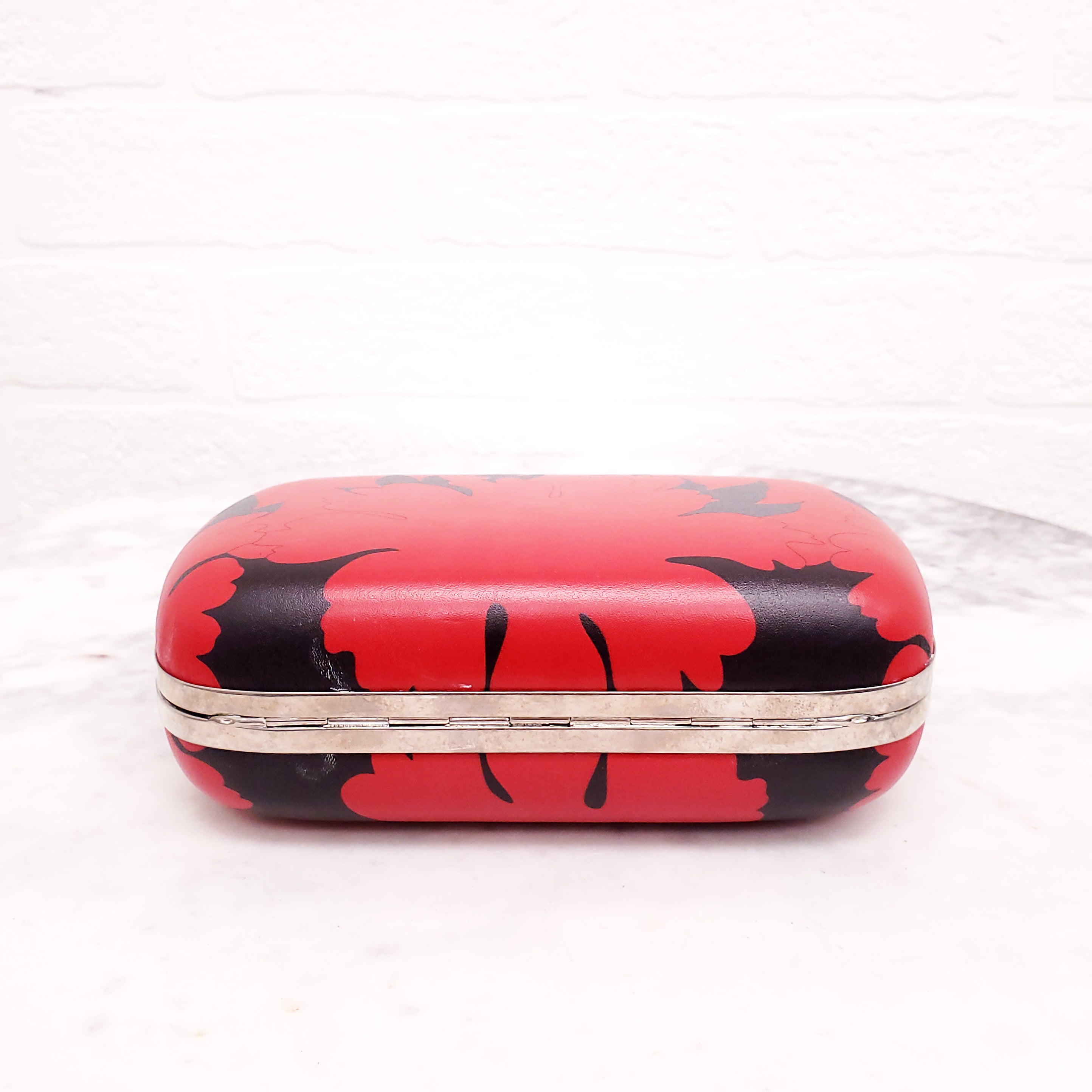 ALEXANDER MCQUEEN RED AND BLACK PATTERNED SKULLS CLUTCH