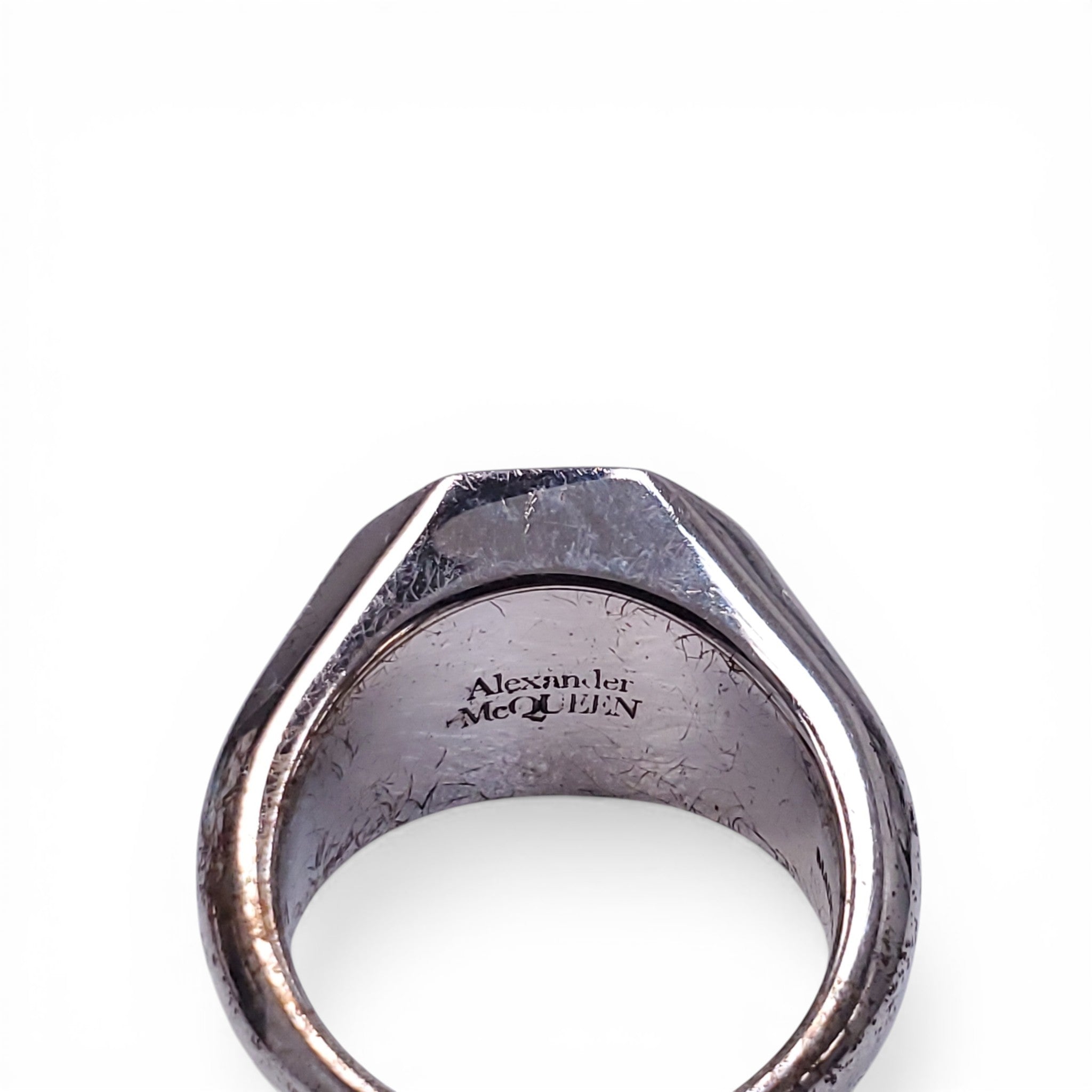 ALEXANDER MCQUEEN UNISEX SILVER AND BLACK SIGNET LOGO RING - SIZE 10