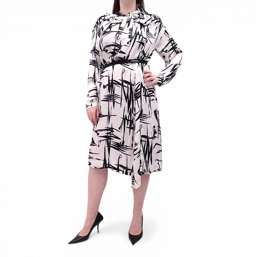 BALENCIAGA BLACK AND WHITE LOGO SILK PATTERNED DRESS - SIZE 36