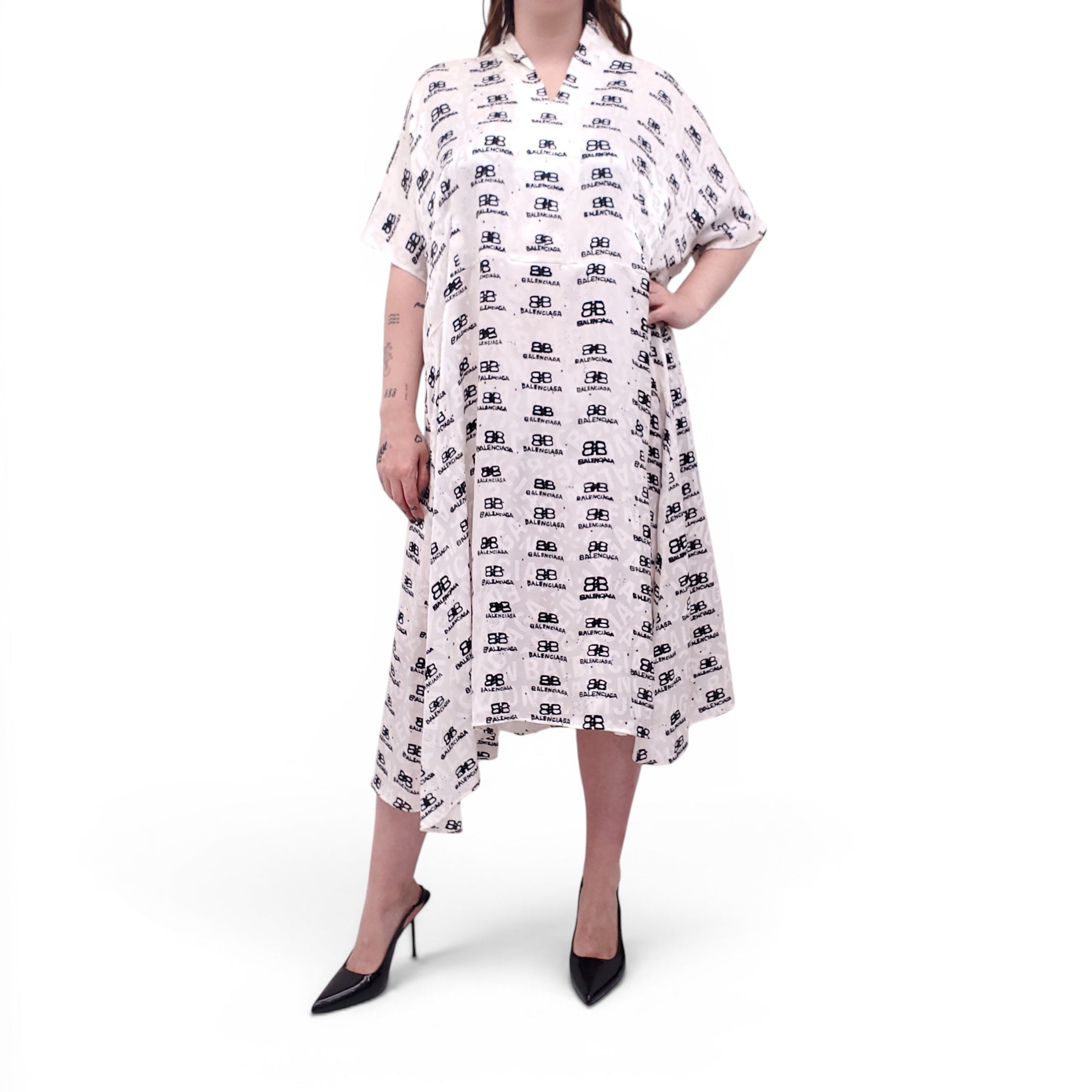 BALENCIAGA WHITE AND BLACK LOGO JACQUARD SHIRT DRESS - SIZE 1 (S)
