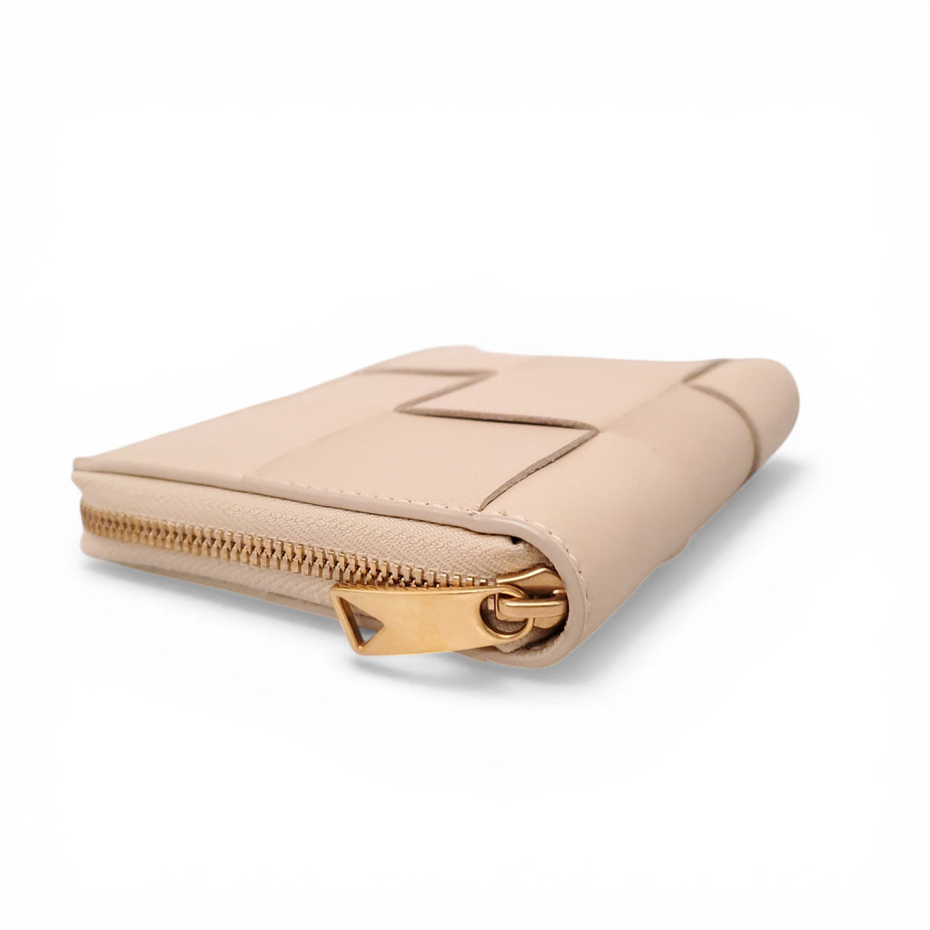 BOTTEGA VENETA NUDE INTRECCIATO BI-FOLD WALLET