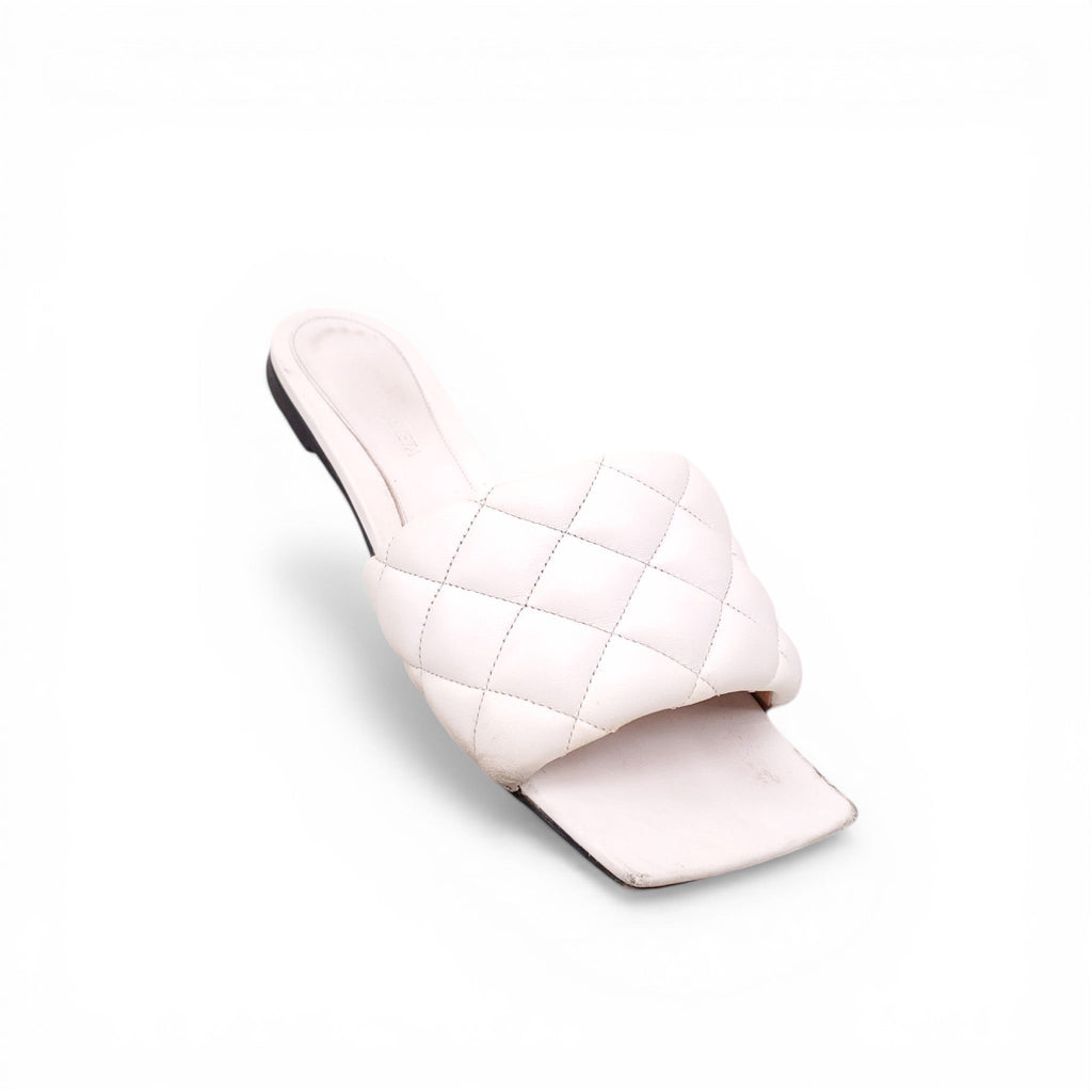 BOTTEGA VENETA WHITE QUILTED SLIDES - SIZE 39