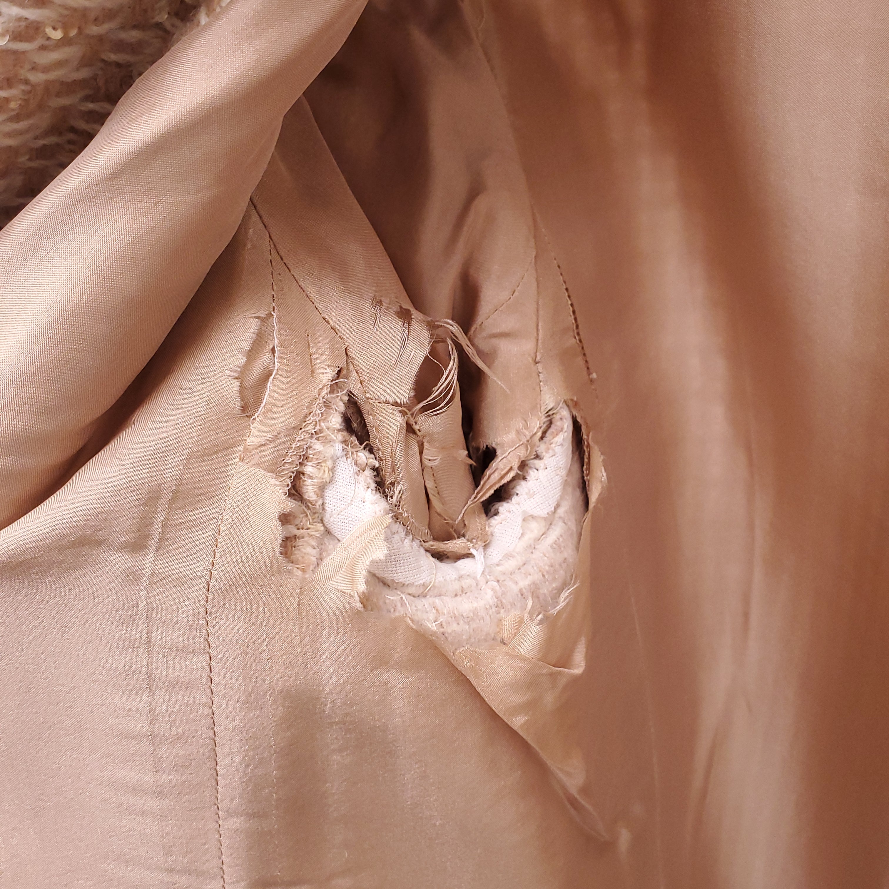 CHANEL 2000 TAN AND CREAM METALLIC SEQUIN THREE-PIECE SUIT - SIZE 36