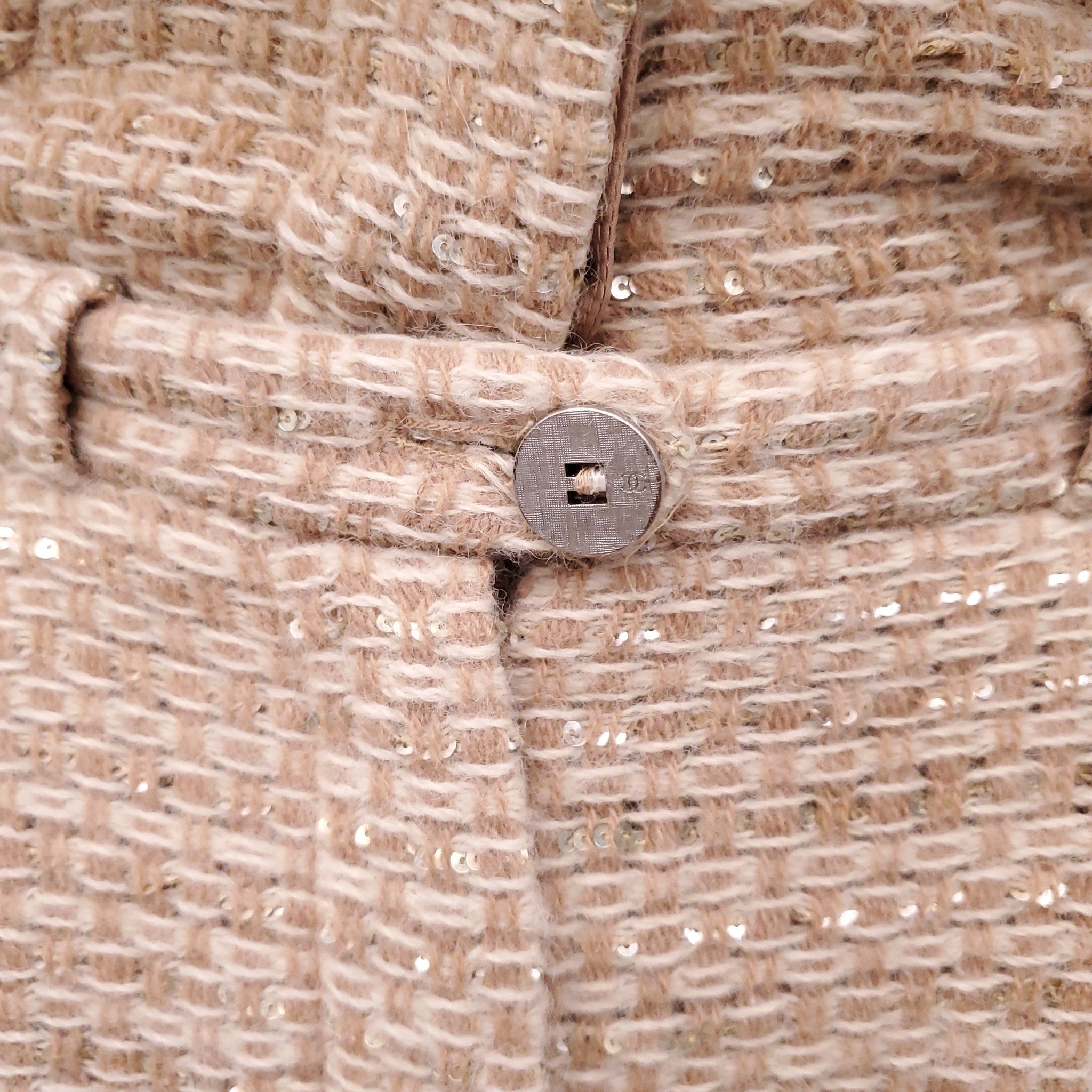 CHANEL 2000 TAN AND CREAM METALLIC SEQUIN THREE-PIECE SUIT - SIZE 36