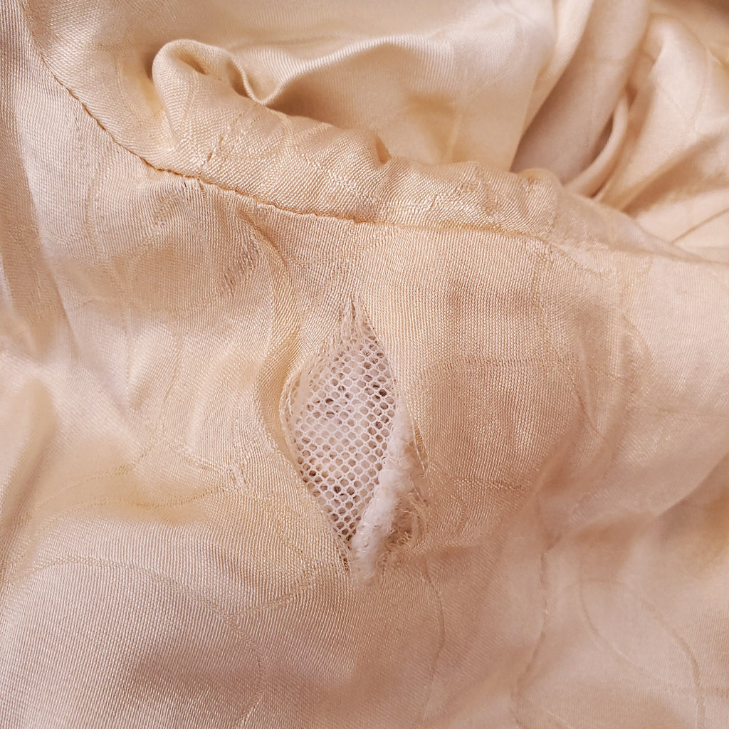 CHANEL 2005 CREAM TWEED SEQUIN SUIT WITH PEARL LOGO BUTTONS - SIZE 42