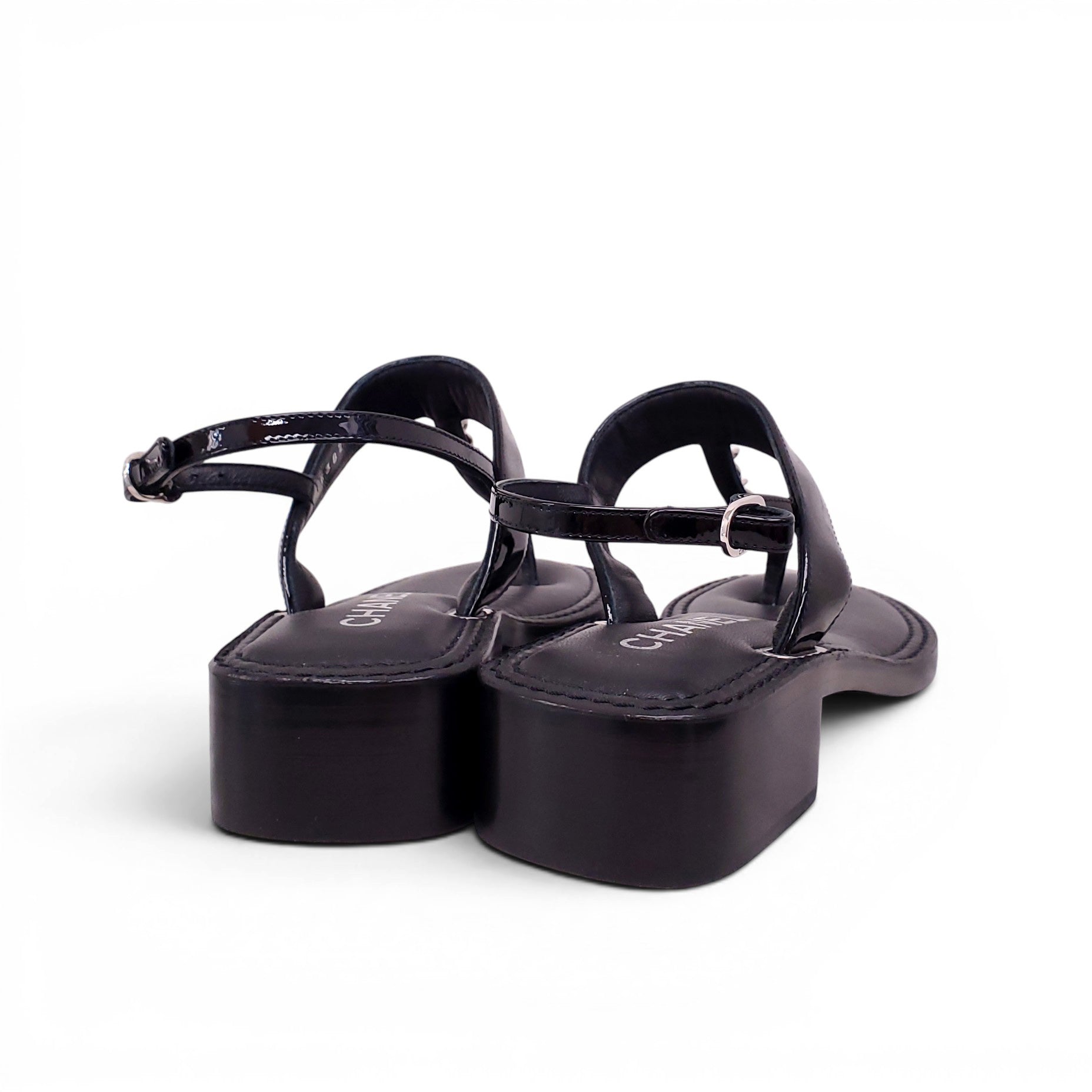 CHANEL 22C BLACK PATENT SILVER CHAIN CC LOGO SANDALS - SIZE 36.5