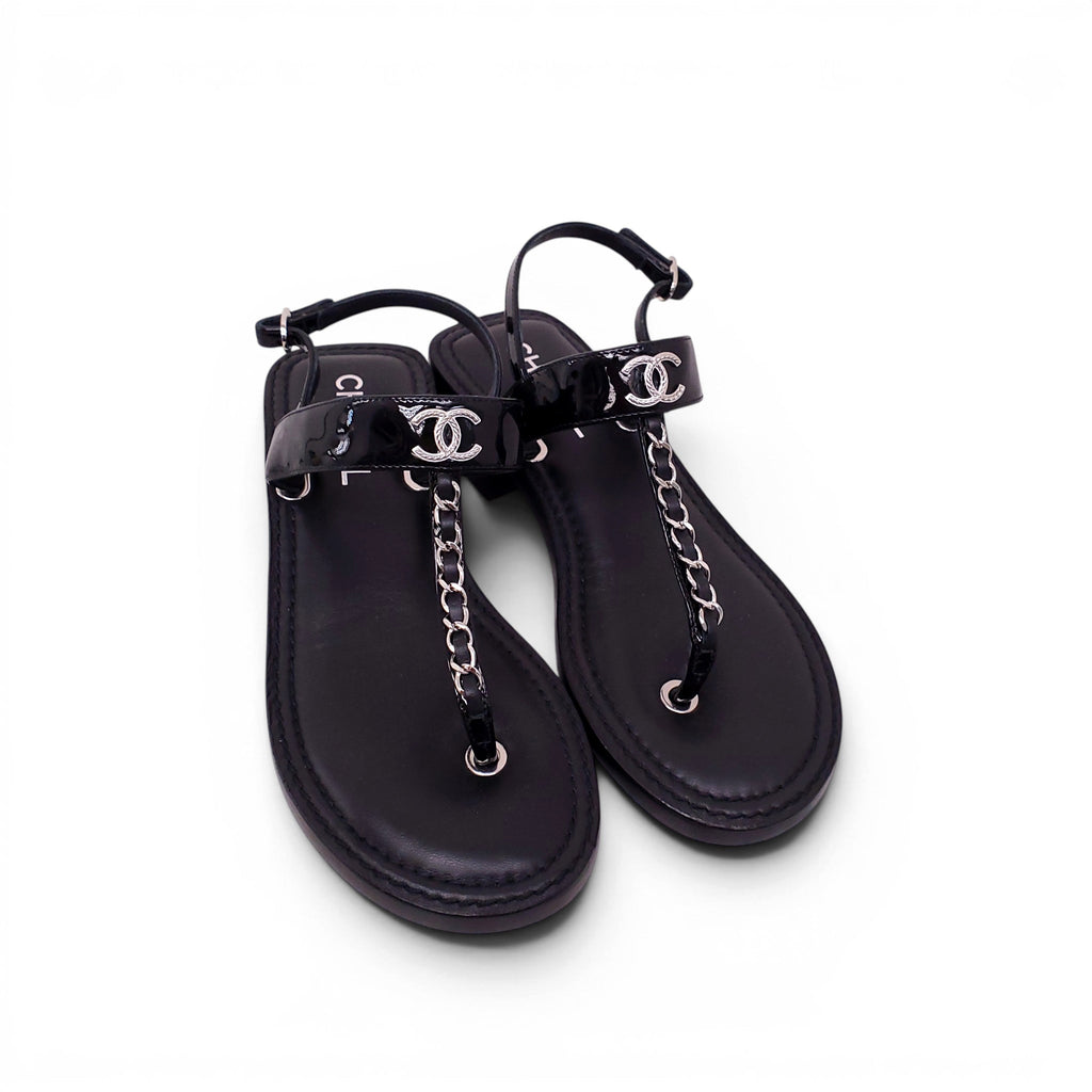 CHANEL 22C BLACK PATENT SILVER CHAIN CC LOGO SANDALS - SIZE 36.5