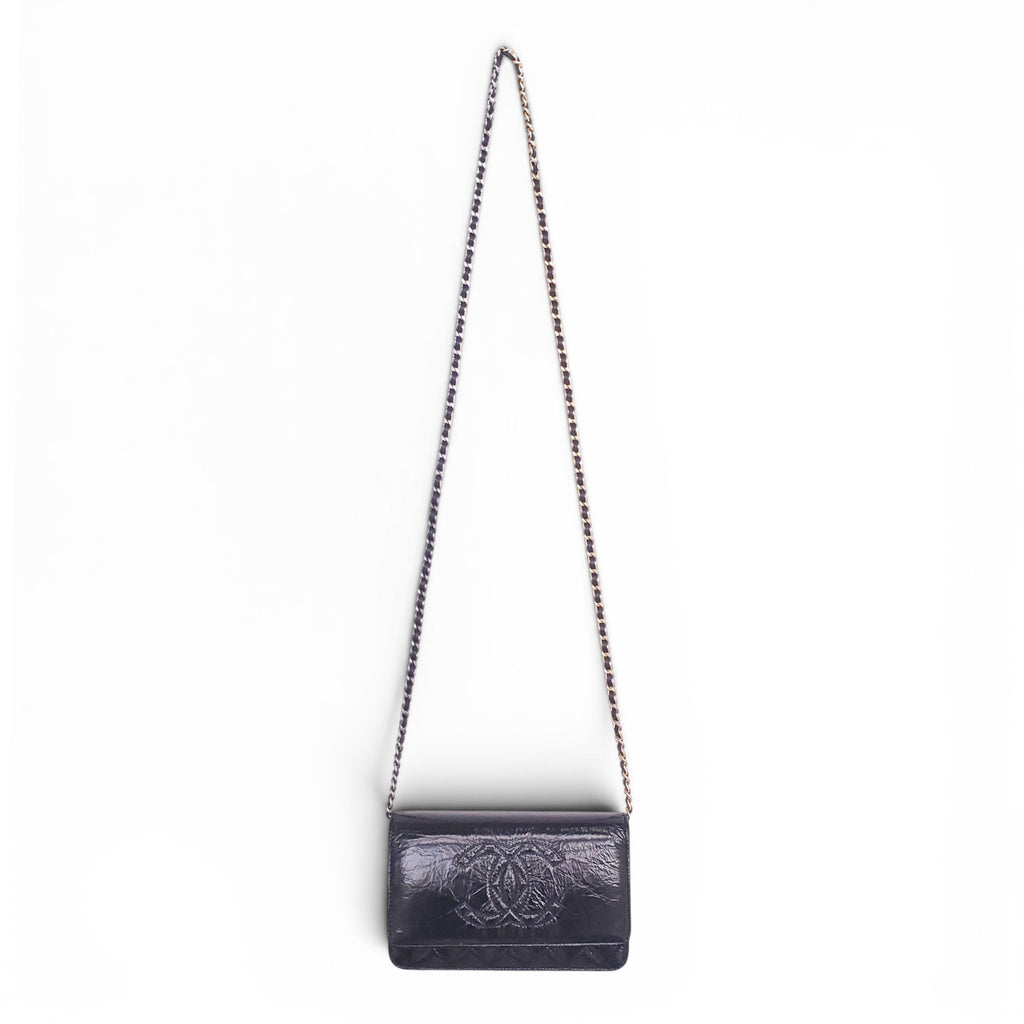 CHANEL BLACK AGED LEATHER WALLET ON MIXED METAL CHAIN