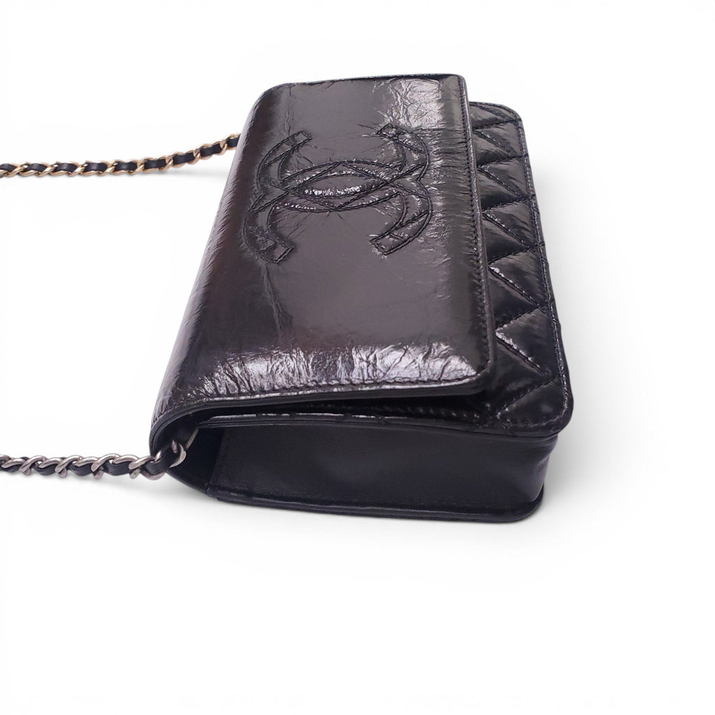 CHANEL BLACK AGED LEATHER WALLET ON MIXED METAL CHAIN