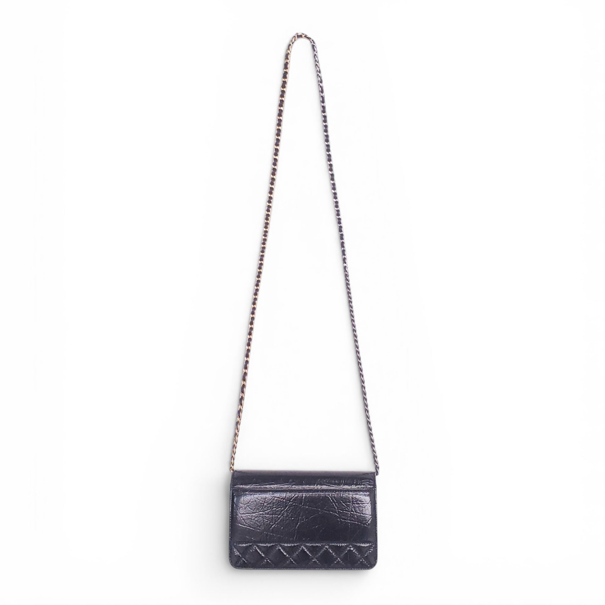 CHANEL BLACK AGED LEATHER WALLET ON MIXED METAL CHAIN