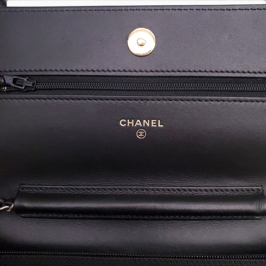 CHANEL BLACK AGED LEATHER WALLET ON MIXED METAL CHAIN