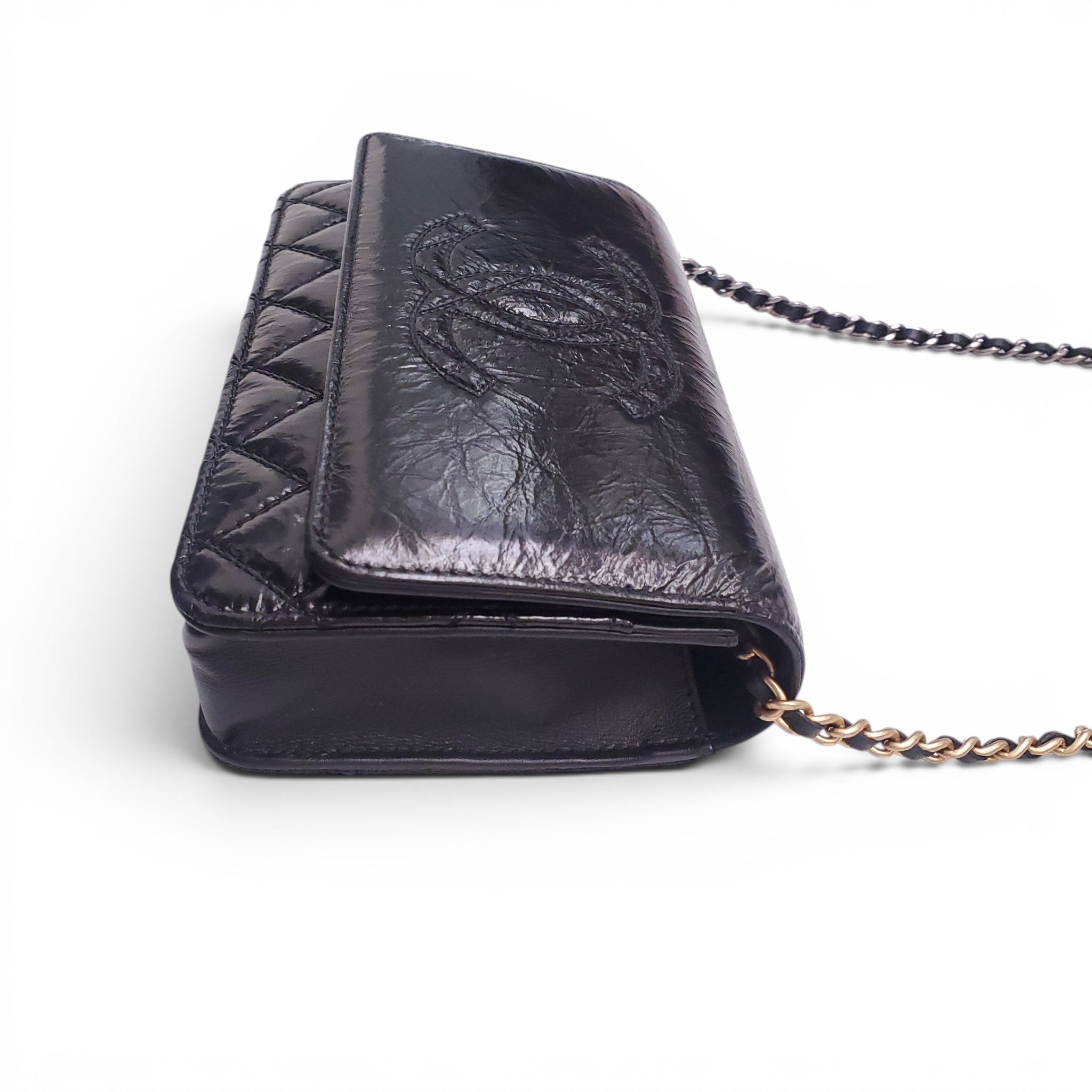 CHANEL BLACK AGED LEATHER WALLET ON MIXED METAL CHAIN