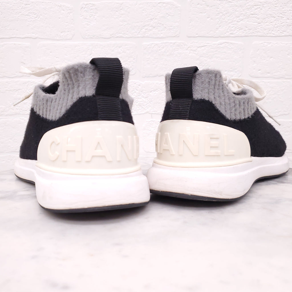 CHANEL BLACK AND CREAM KNIT LOGO SNEAKERS - SIZE 43