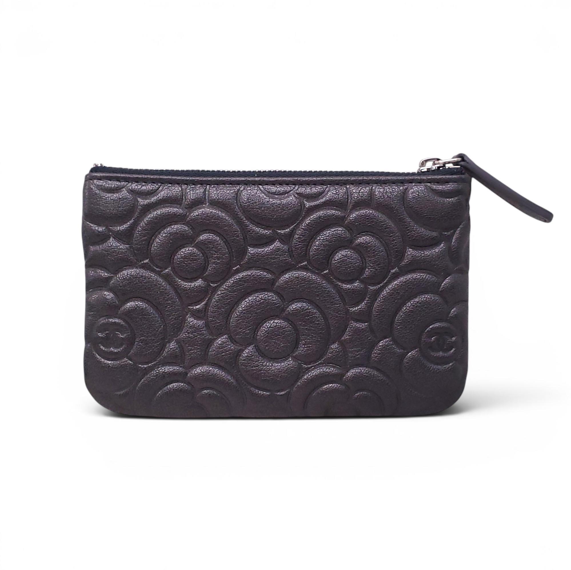 CHANEL BLACK CAMÉLIA KEY POUCH