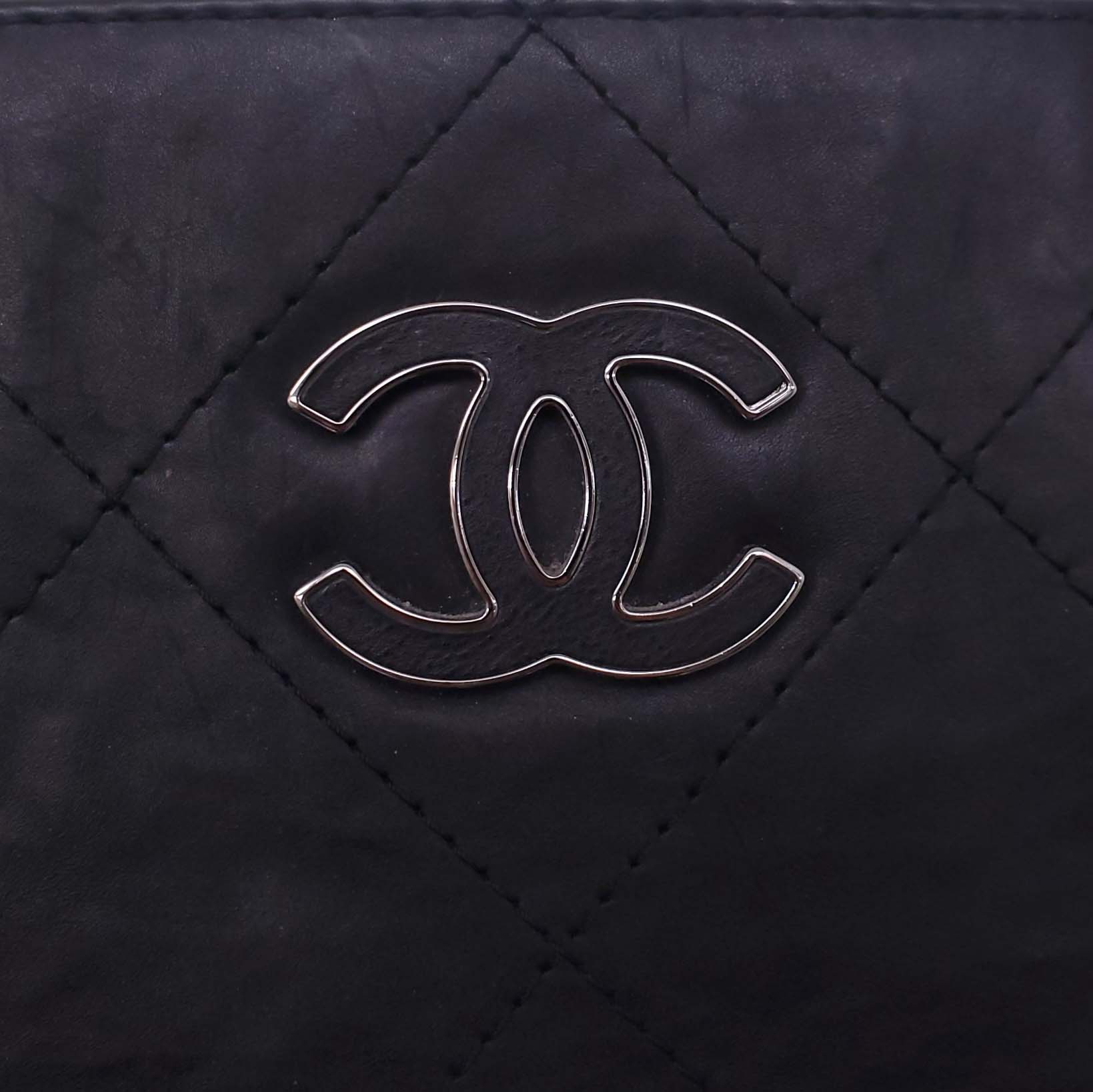 CHANEL BLACK HAMPTONS SHOPPING TOTE BAG