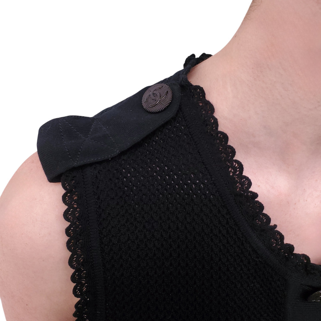 CHANEL BLACK KNIT DRESS WITH LOGO BUTTON DETAIL - SIZE 40