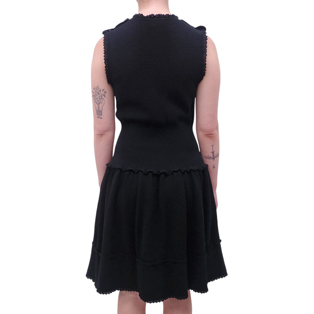 CHANEL BLACK KNIT DRESS WITH LOGO BUTTON DETAIL - SIZE 40